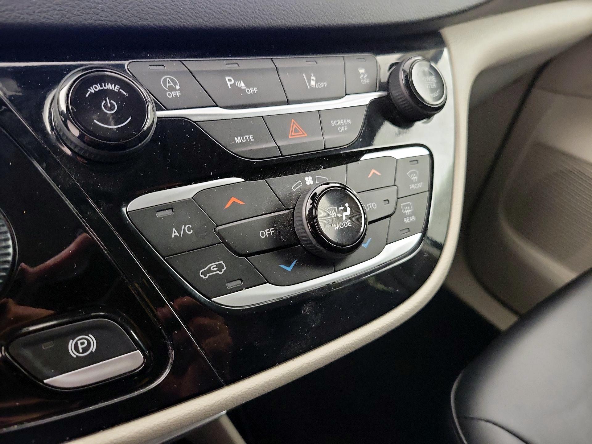 Thumbnail: 2024 Chrysler Pacifica - 16