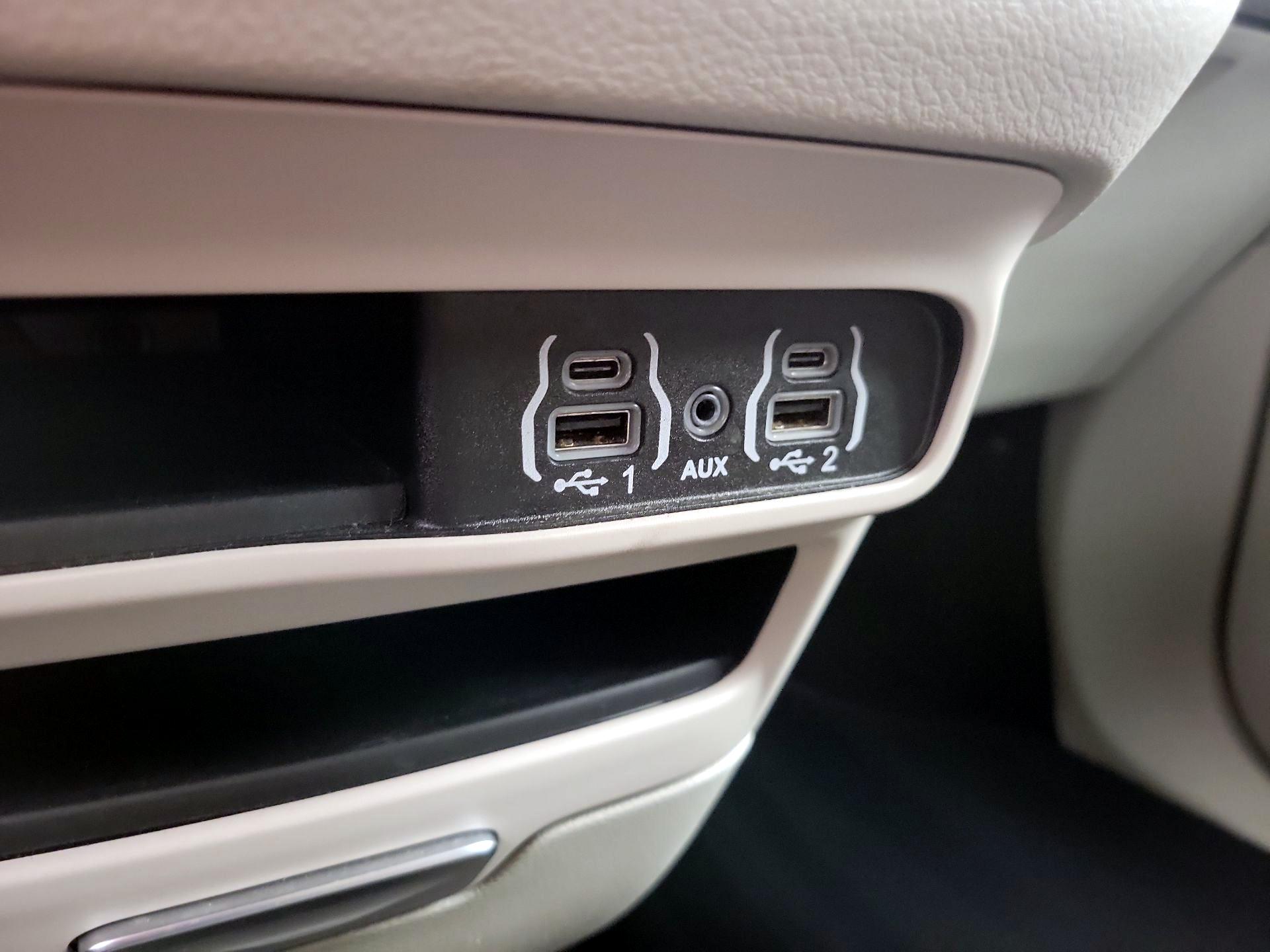 Thumbnail: 2024 Chrysler Pacifica - 18