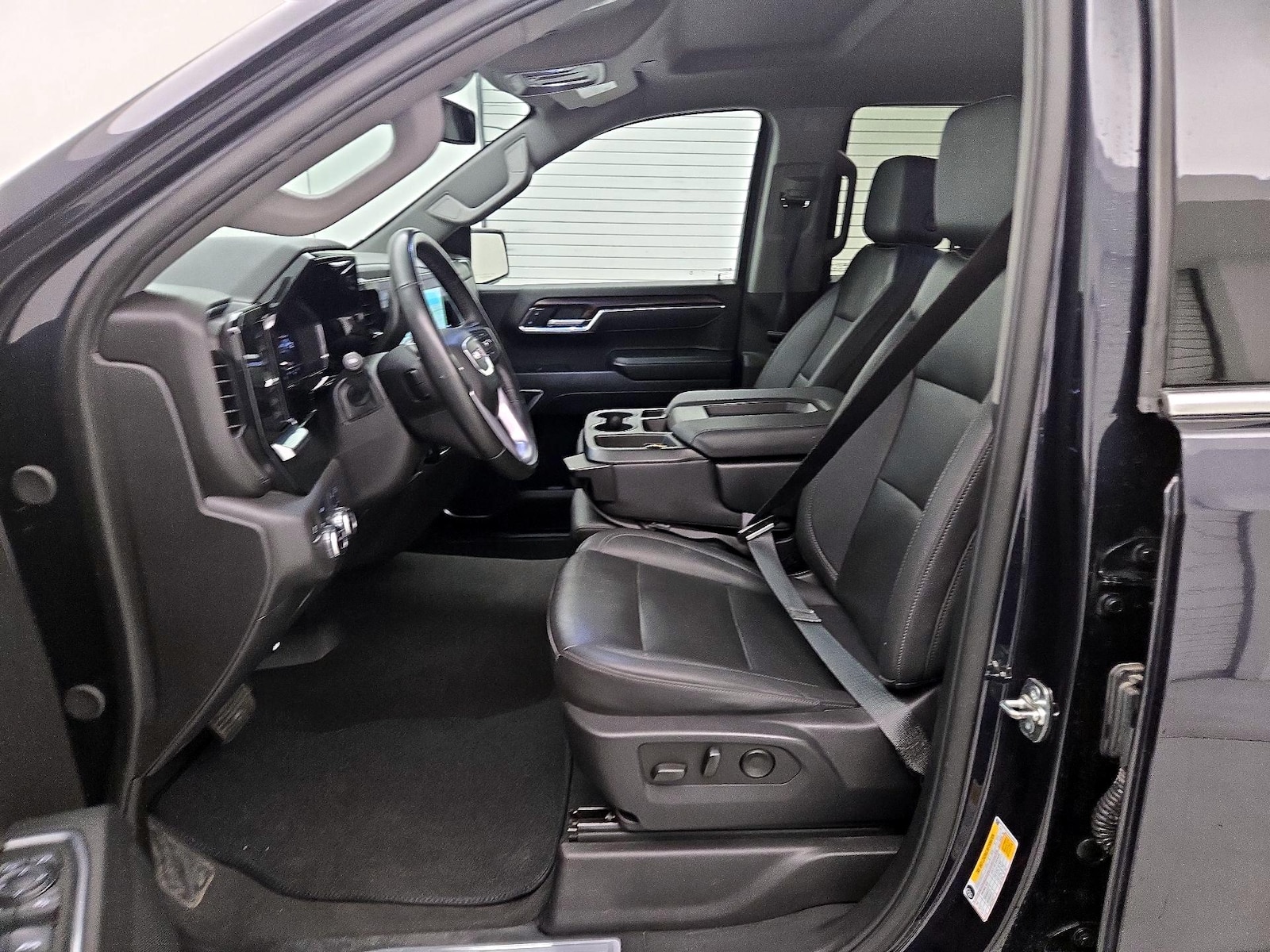 2025 GMC Sierra 1500 SLT - Photo 12