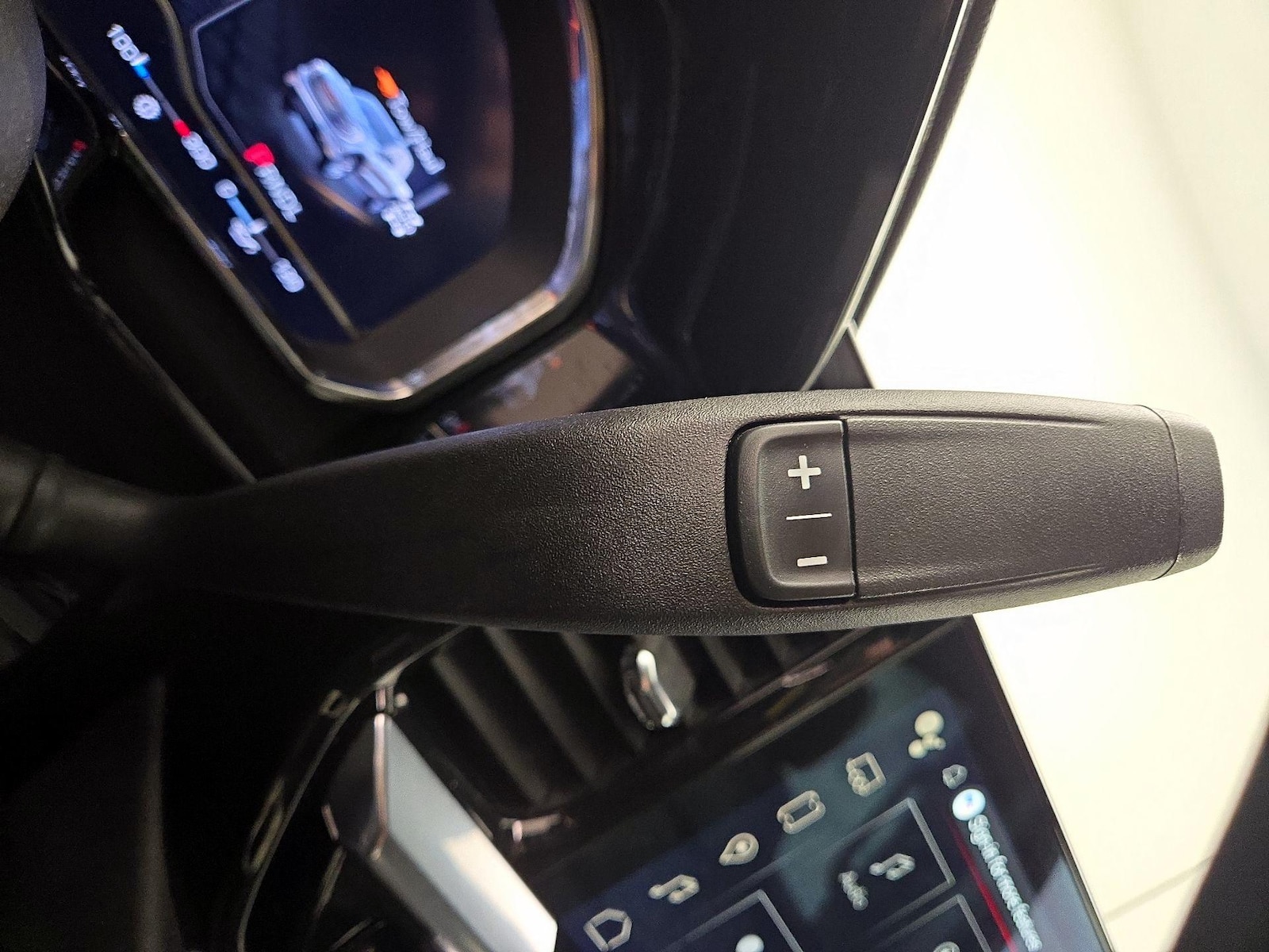 2025 GMC Sierra 1500 SLT - Photo 19