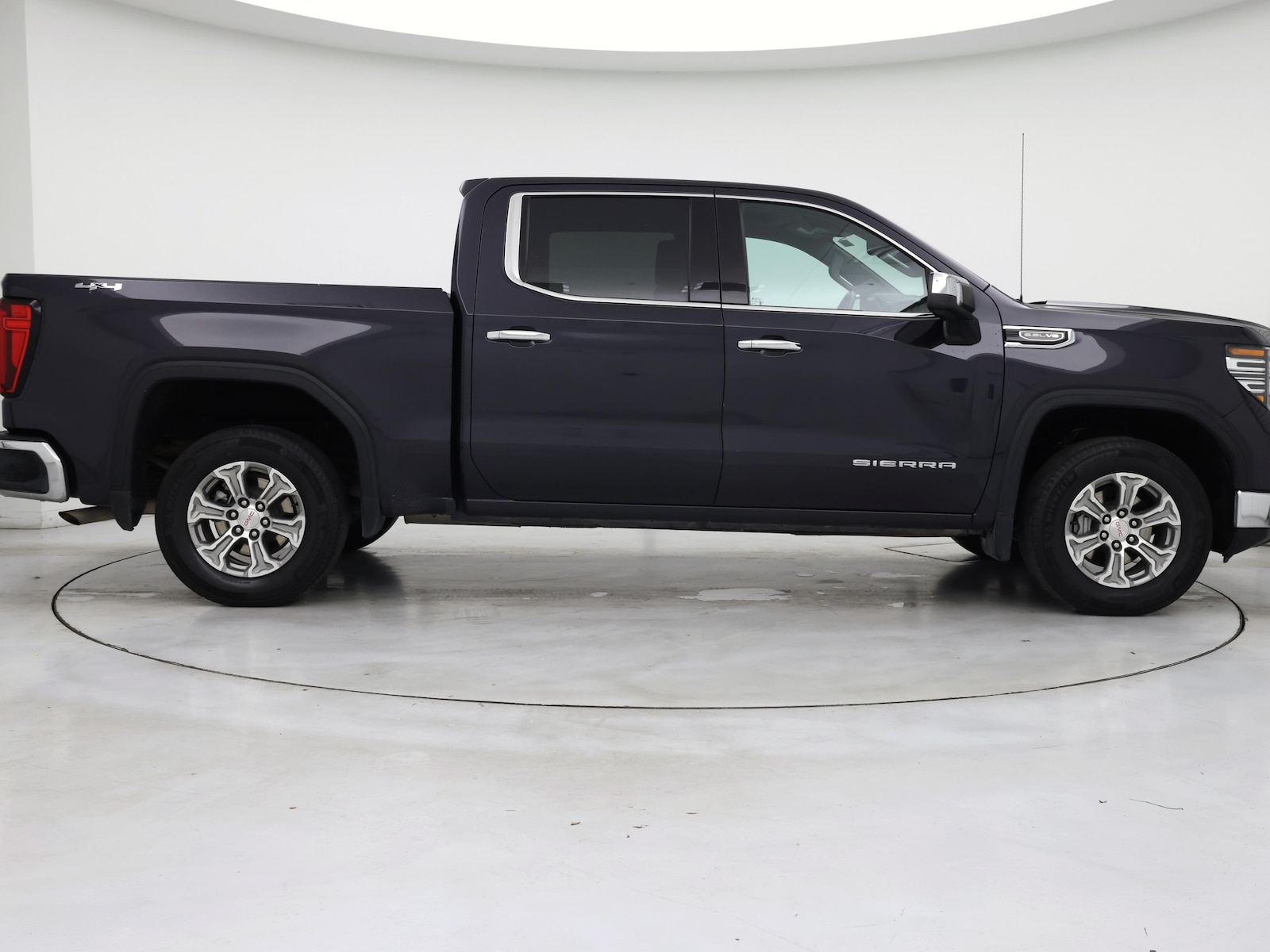2025 GMC Sierra 1500 SLT - Photo 8