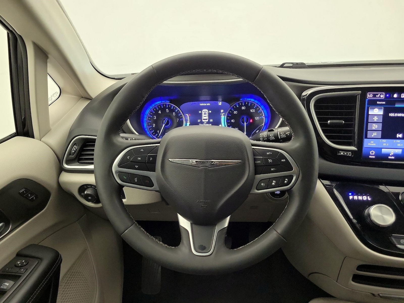 2024 Chrysler Pacifica Touring L - Photo 11