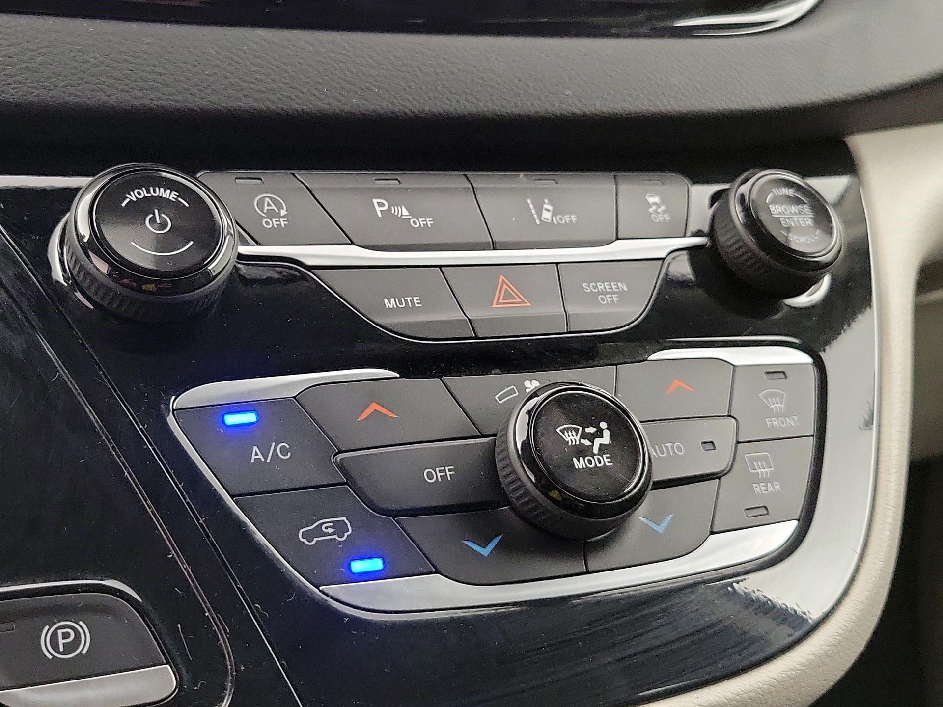 Thumbnail: 2024 Chrysler Pacifica - 16