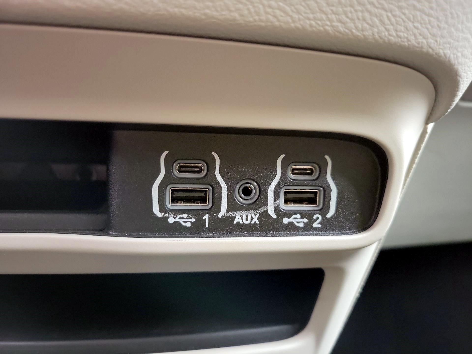 Thumbnail: 2024 Chrysler Pacifica - 18