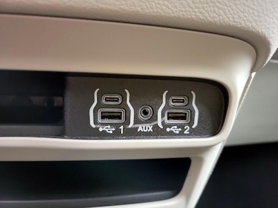 USB/AUX Ports