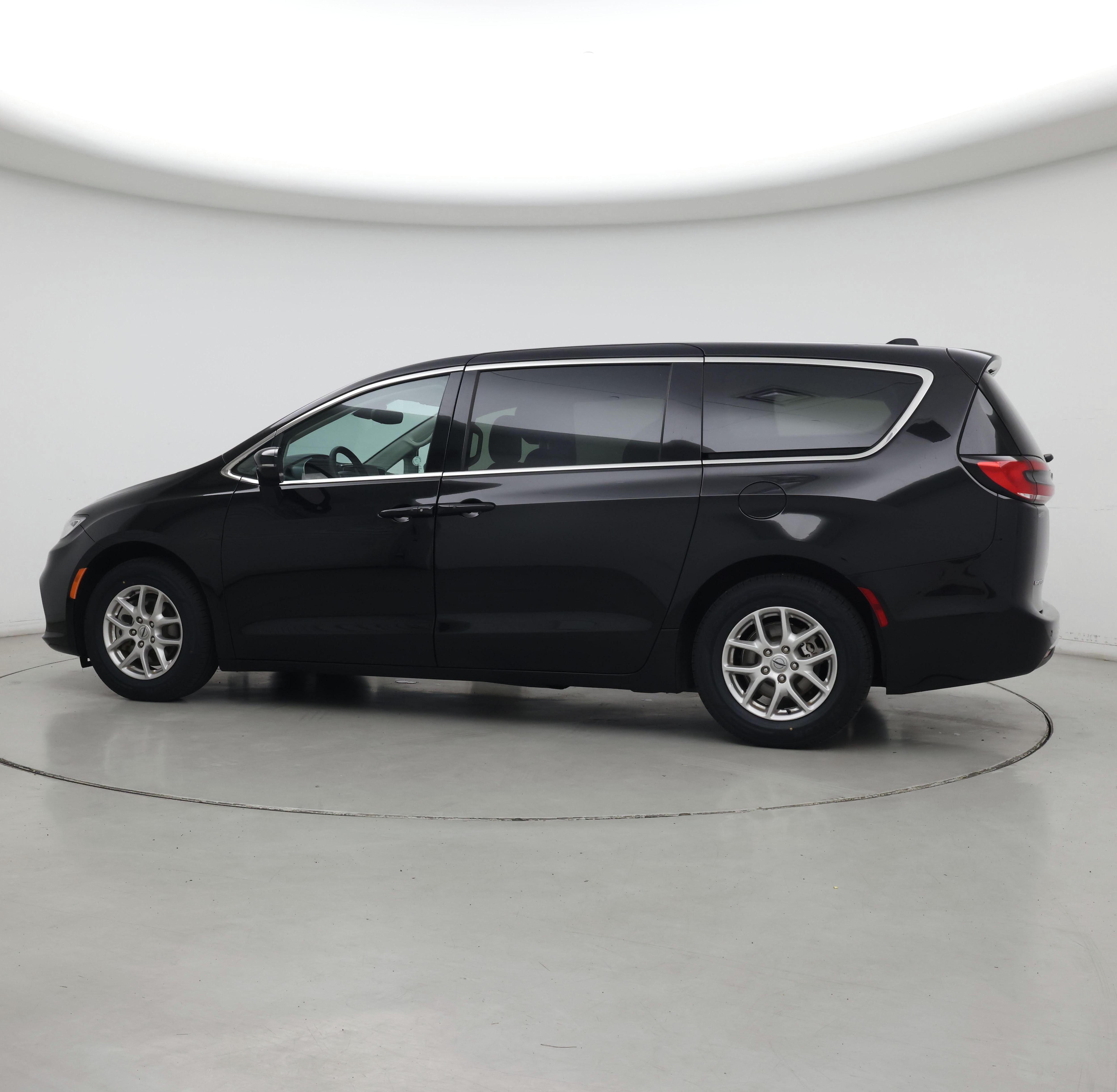 Thumbnail: 2024 Chrysler Pacifica - 4