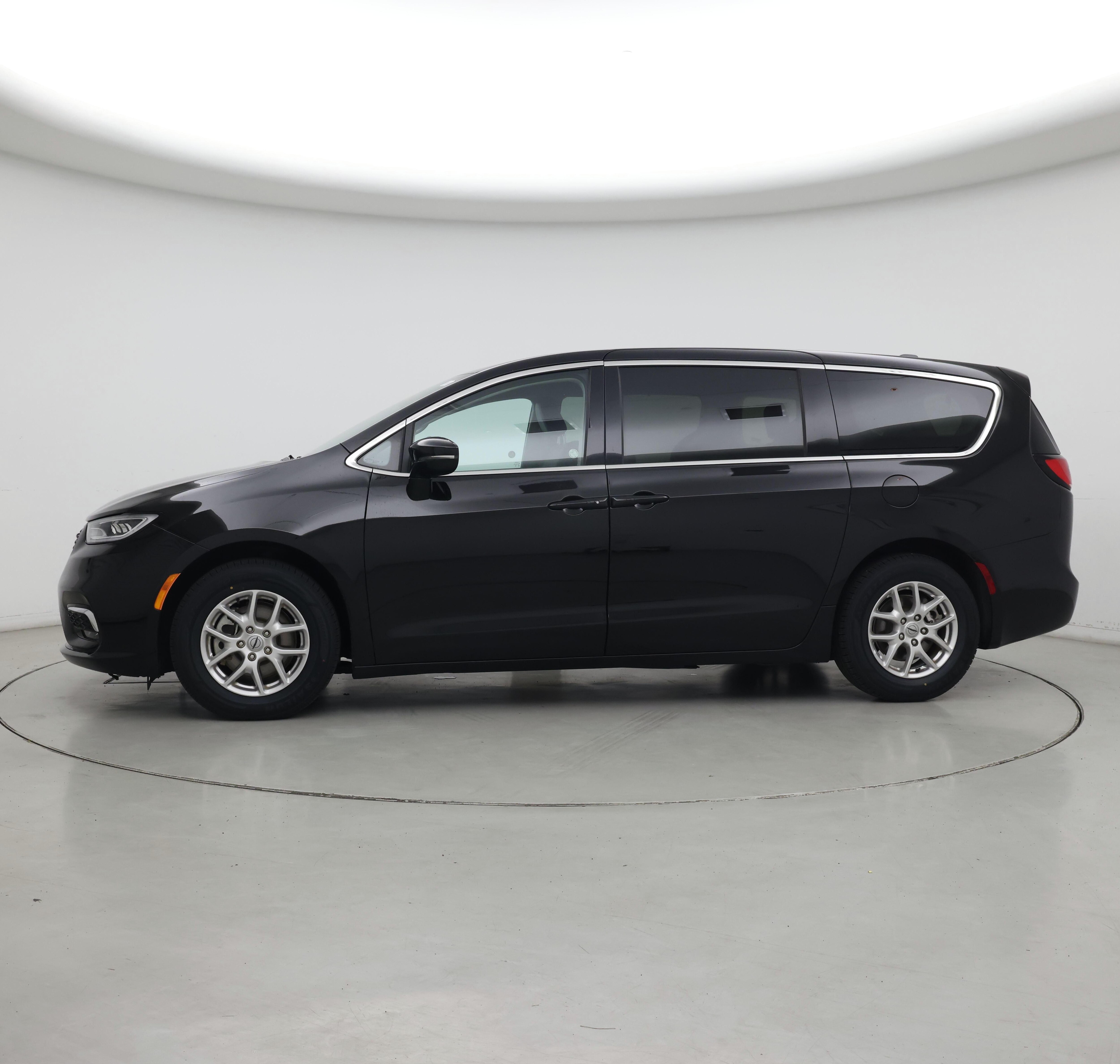 Thumbnail: 2024 Chrysler Pacifica - 5