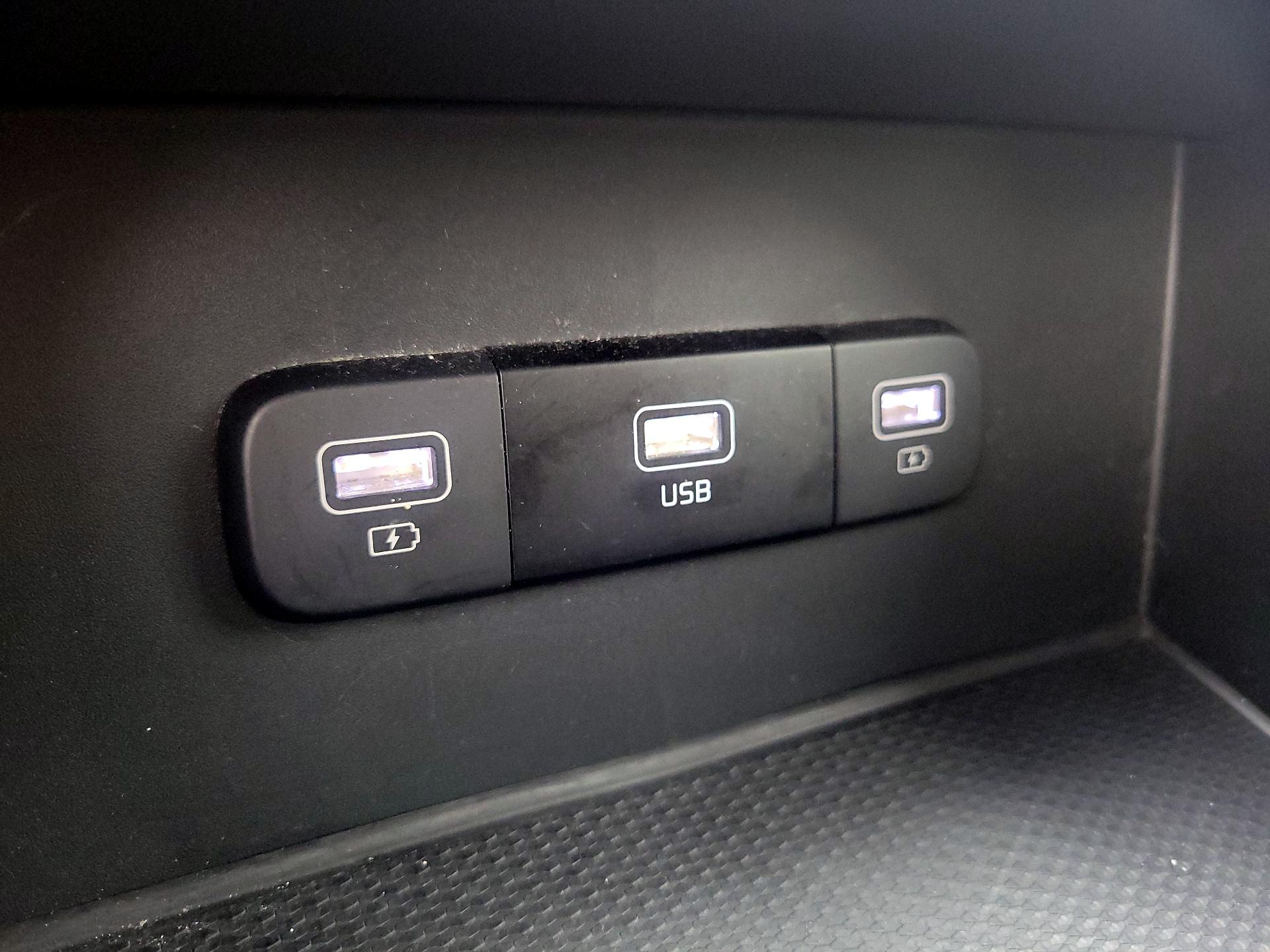 Thumbnail: 2024 Kia Carnival - 18