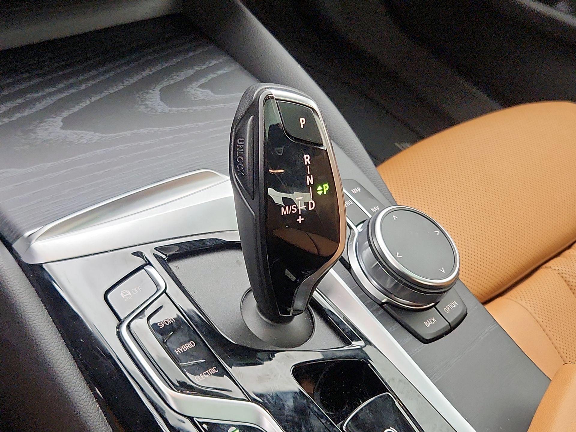 Thumbnail: 2023 BMW 5 Series - 18