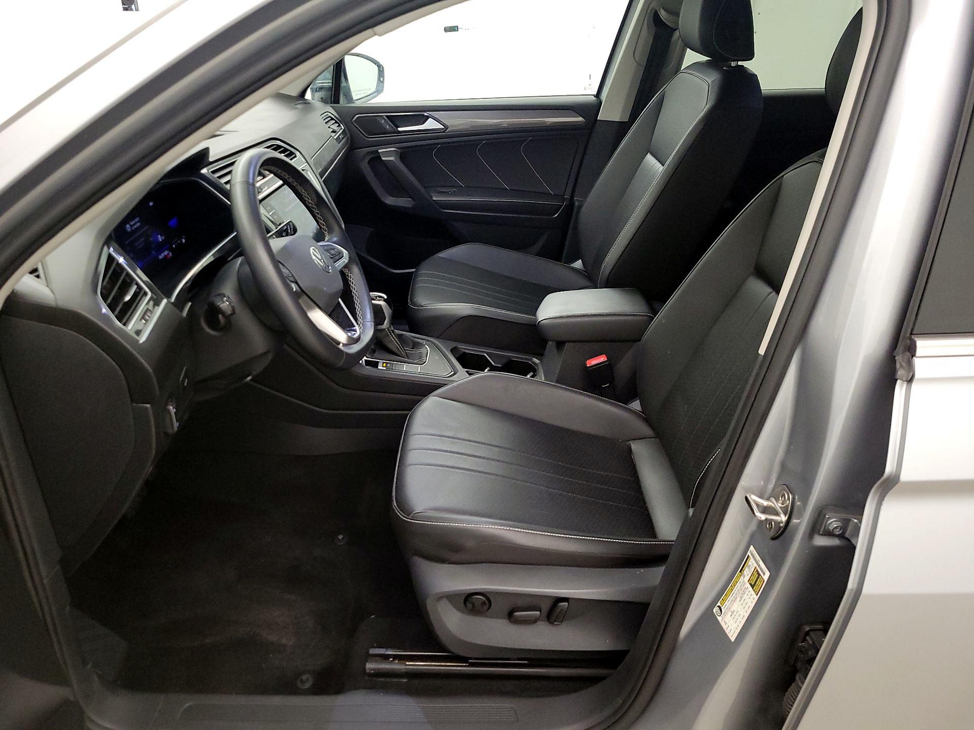 Thumbnail: 2023 Volkswagen Tiguan - 11