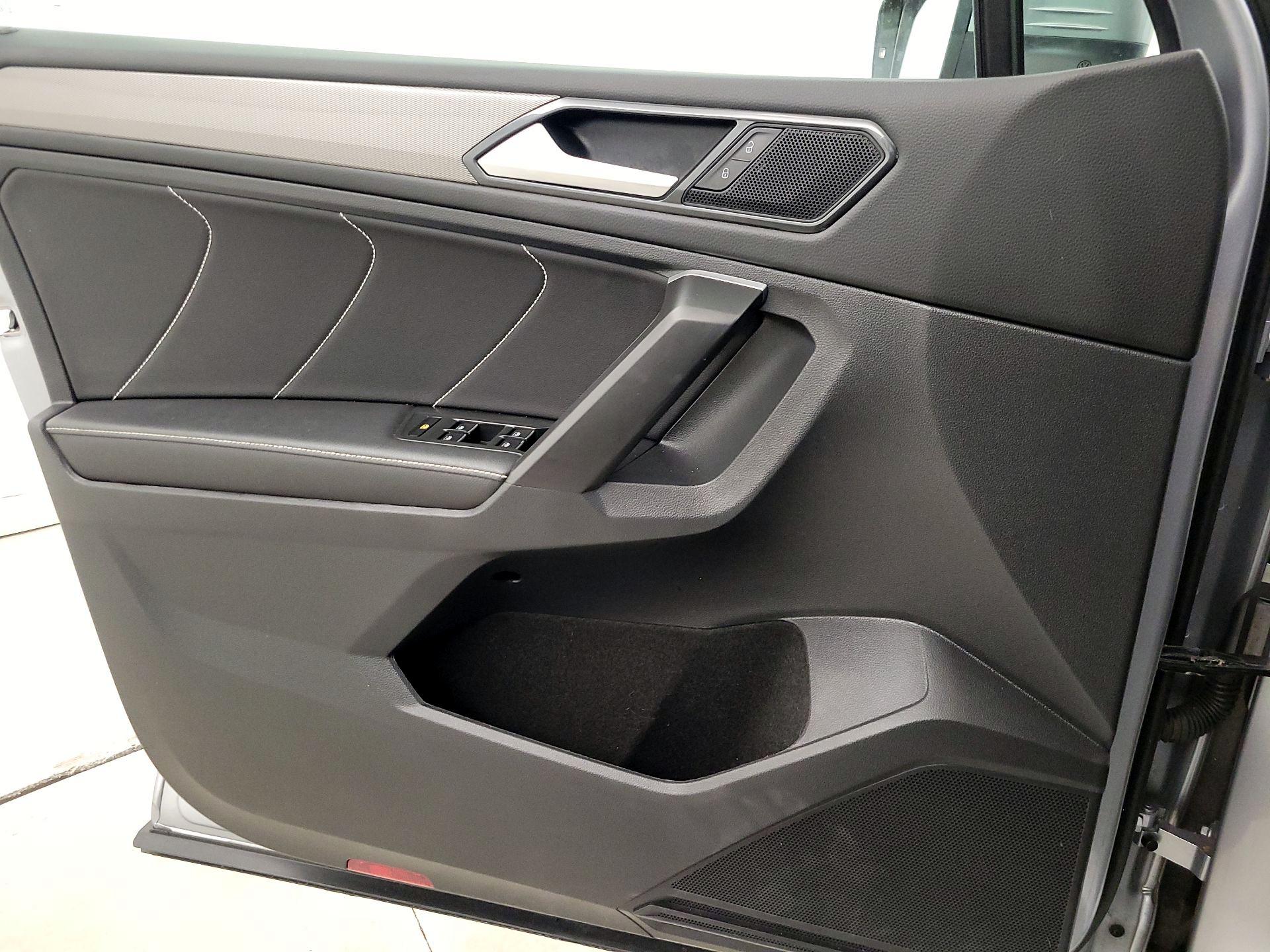 Thumbnail: 2023 Volkswagen Tiguan - 12