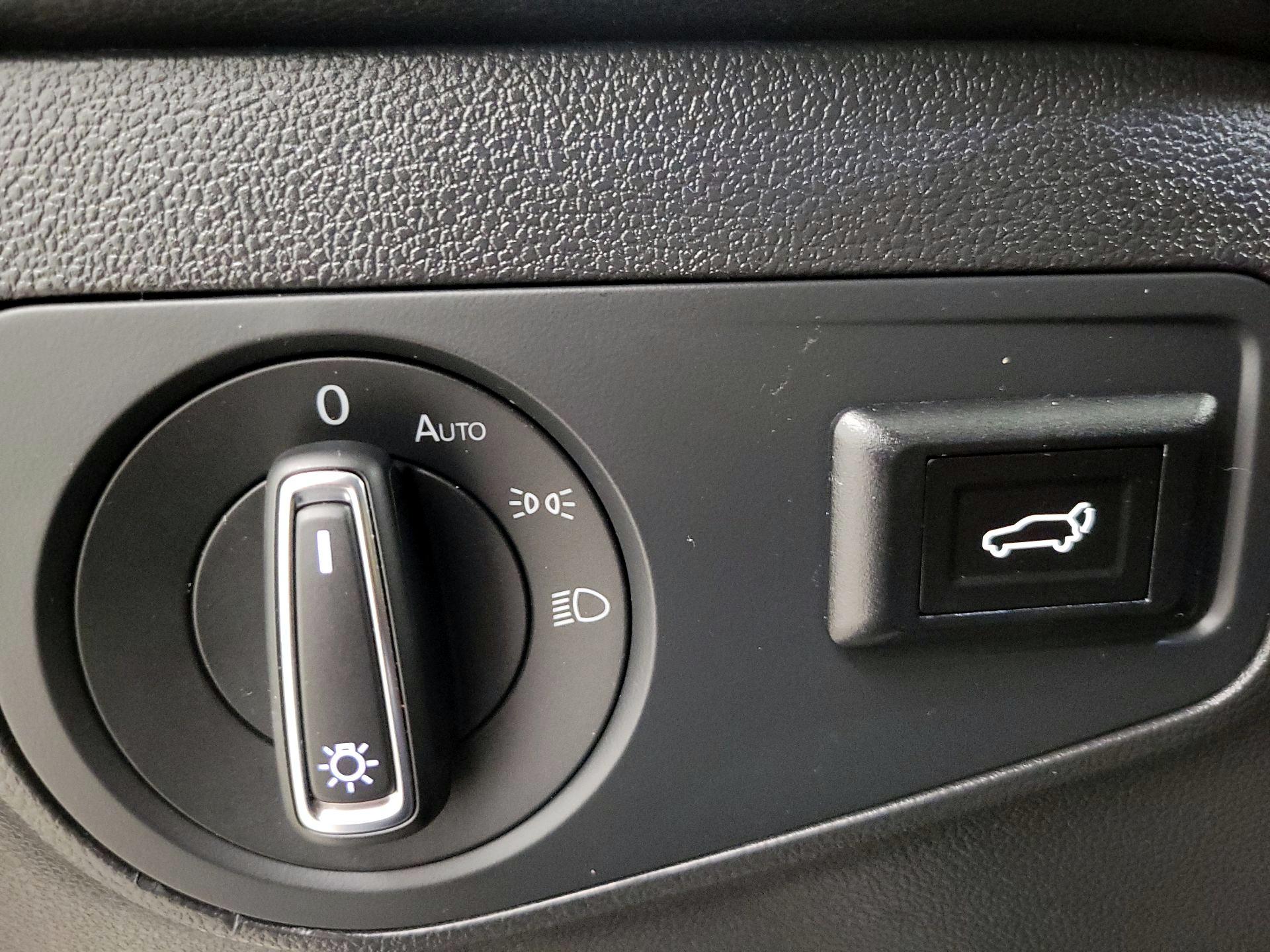 Thumbnail: 2023 Volkswagen Tiguan - 13