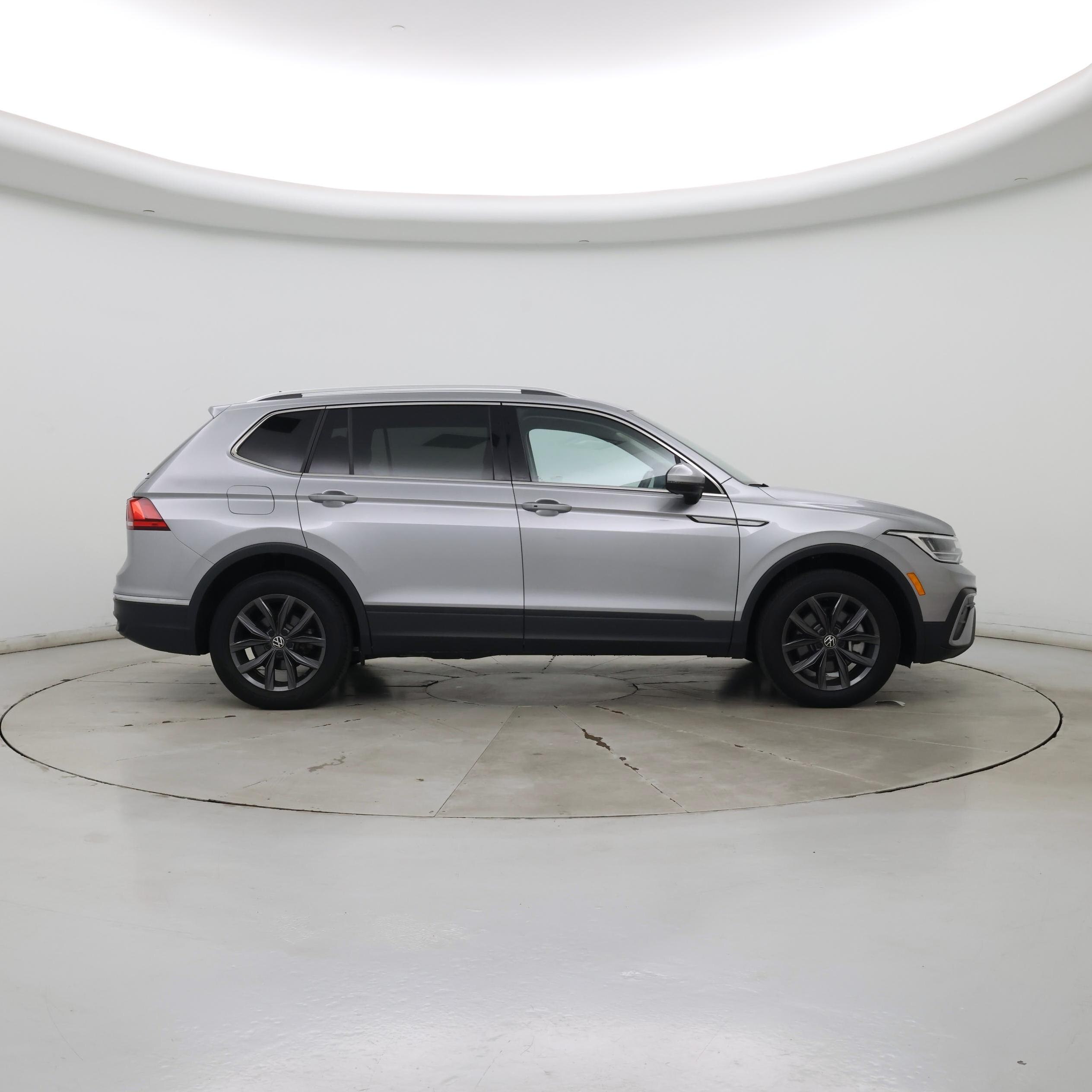 Thumbnail: 2023 Volkswagen Tiguan - 7