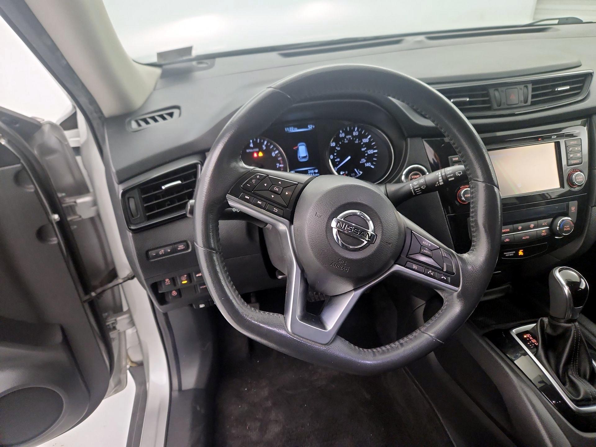 Thumbnail: 2017 Nissan Rogue - 10