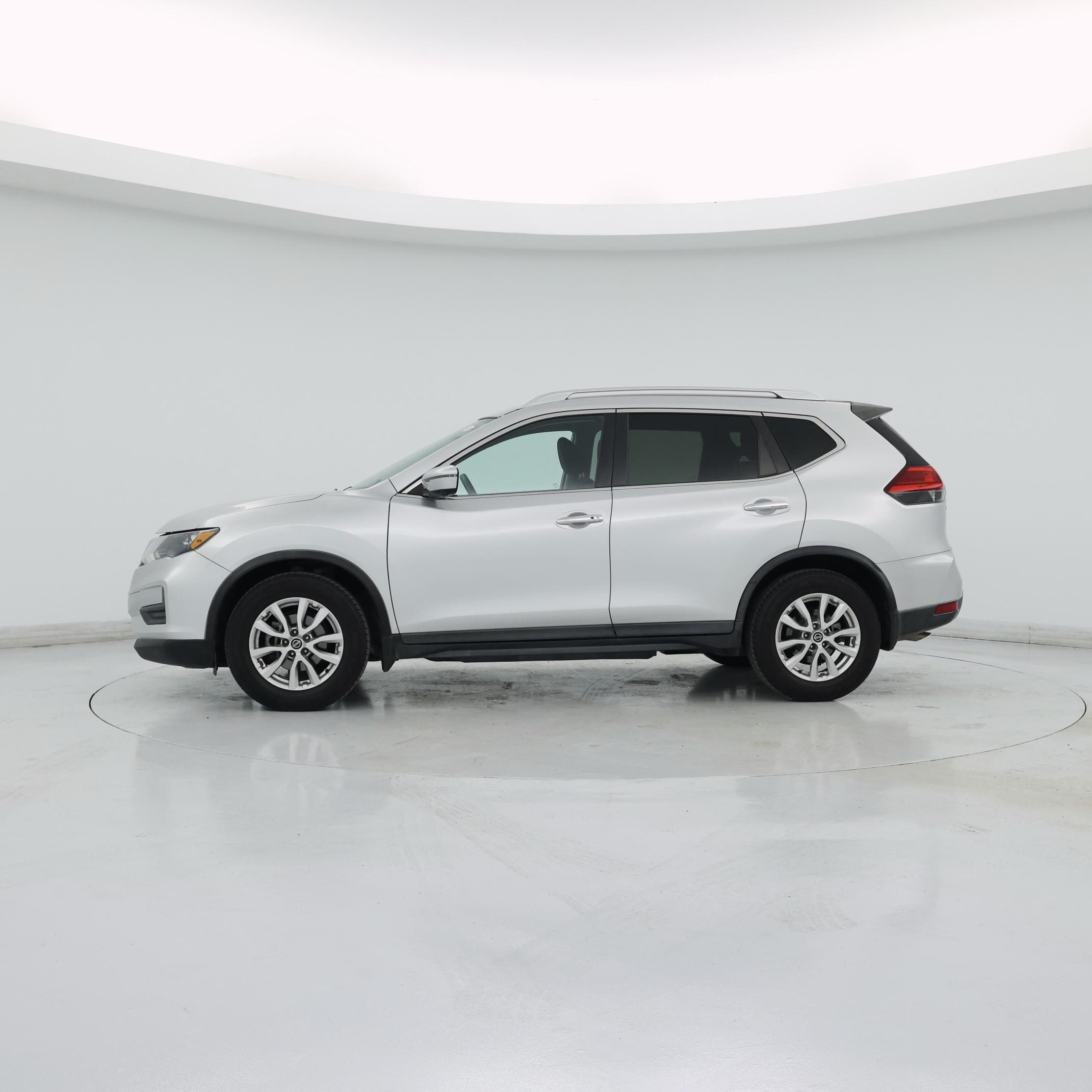 Thumbnail: 2017 Nissan Rogue - 3