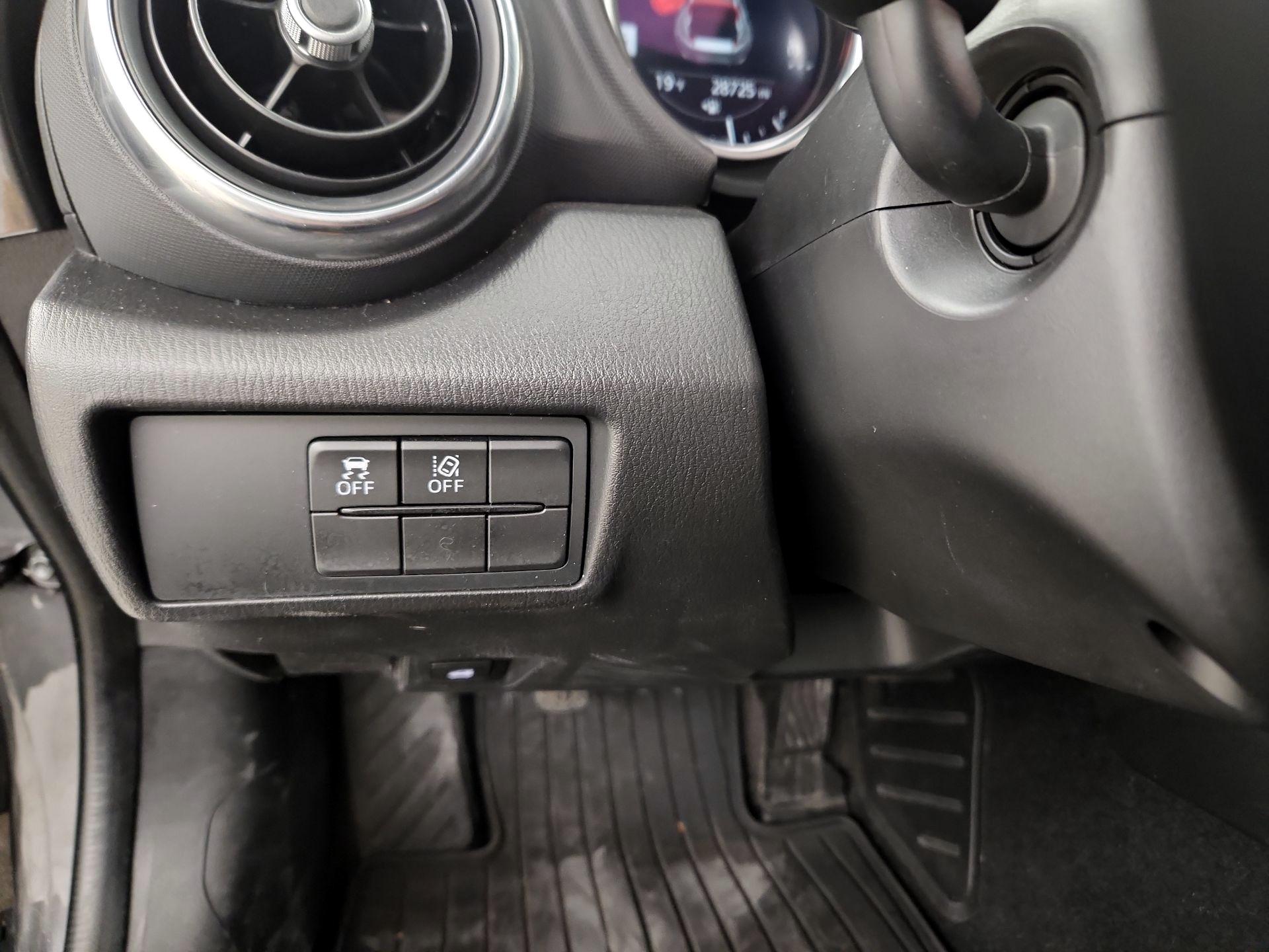 Thumbnail: 2021 Mazda MX-5 Miata - 13