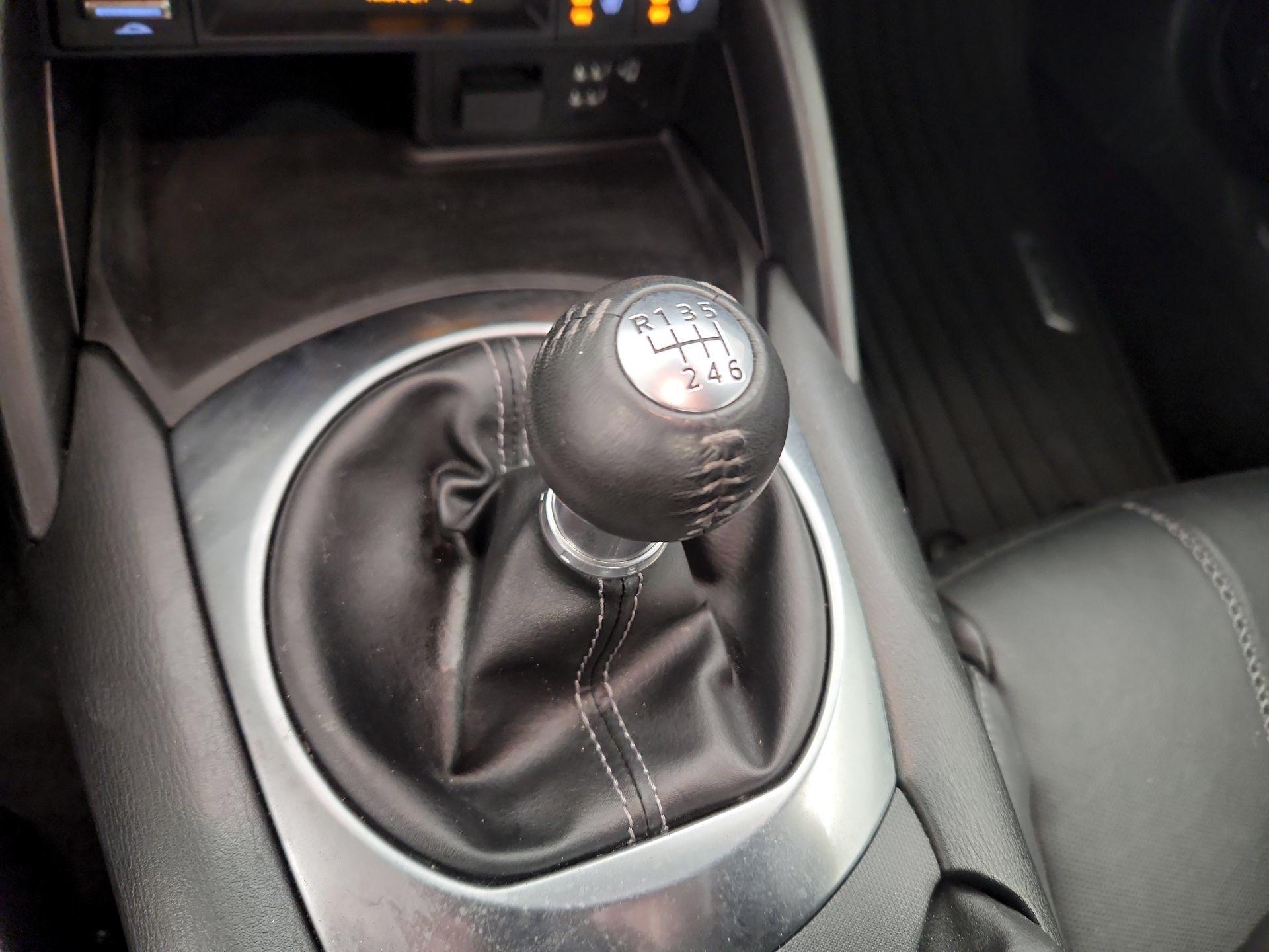 Thumbnail: 2021 Mazda MX-5 Miata - 17