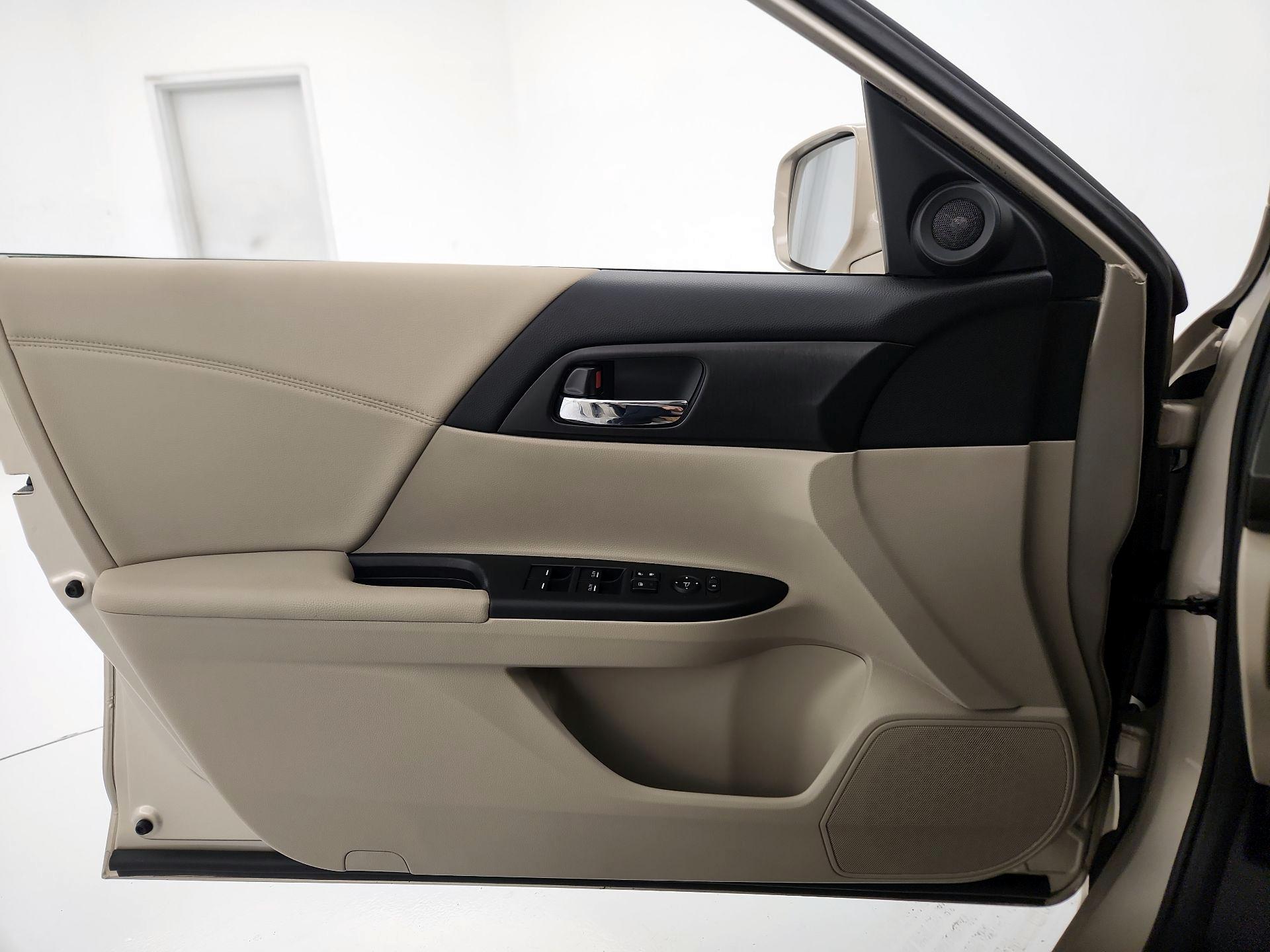 Thumbnail: 2015 Honda Accord - 12