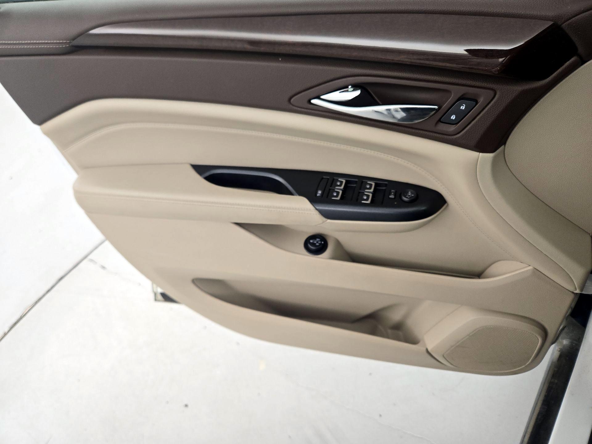 Thumbnail: 2015 Cadillac SRX - 12