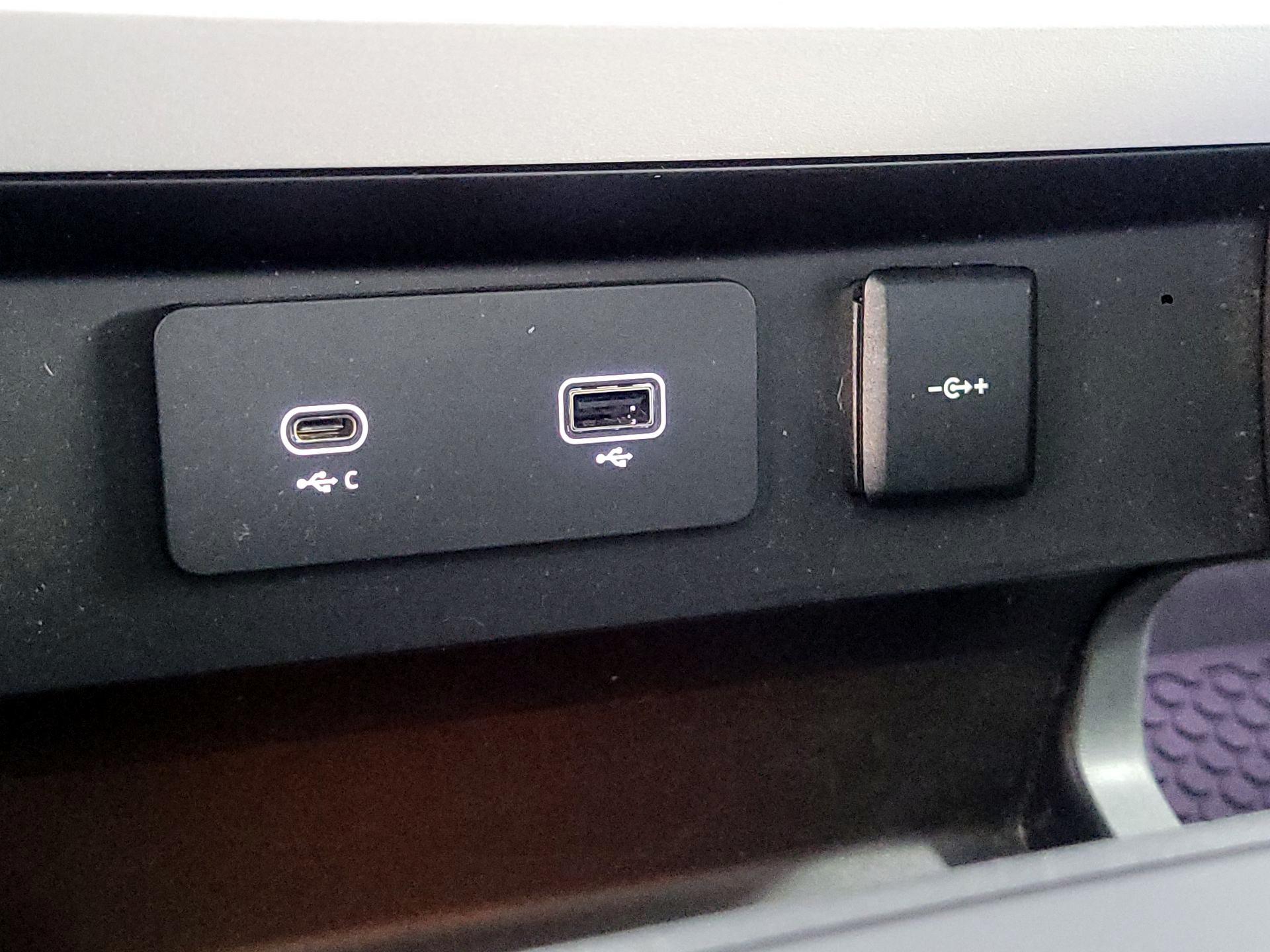 Thumbnail: 2022 Land Rover Defender - 19