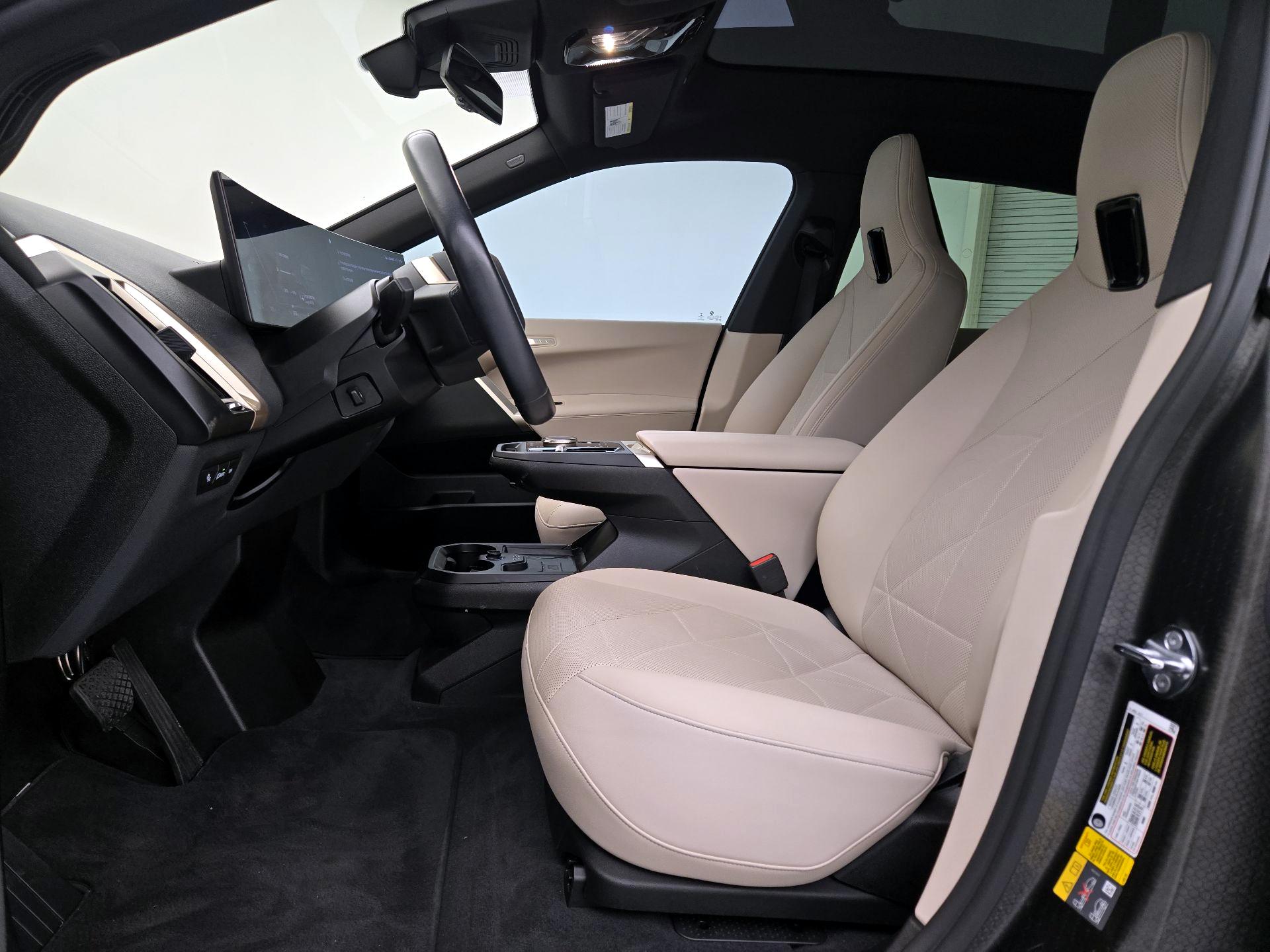 Thumbnail: 2023 BMW iX - 11