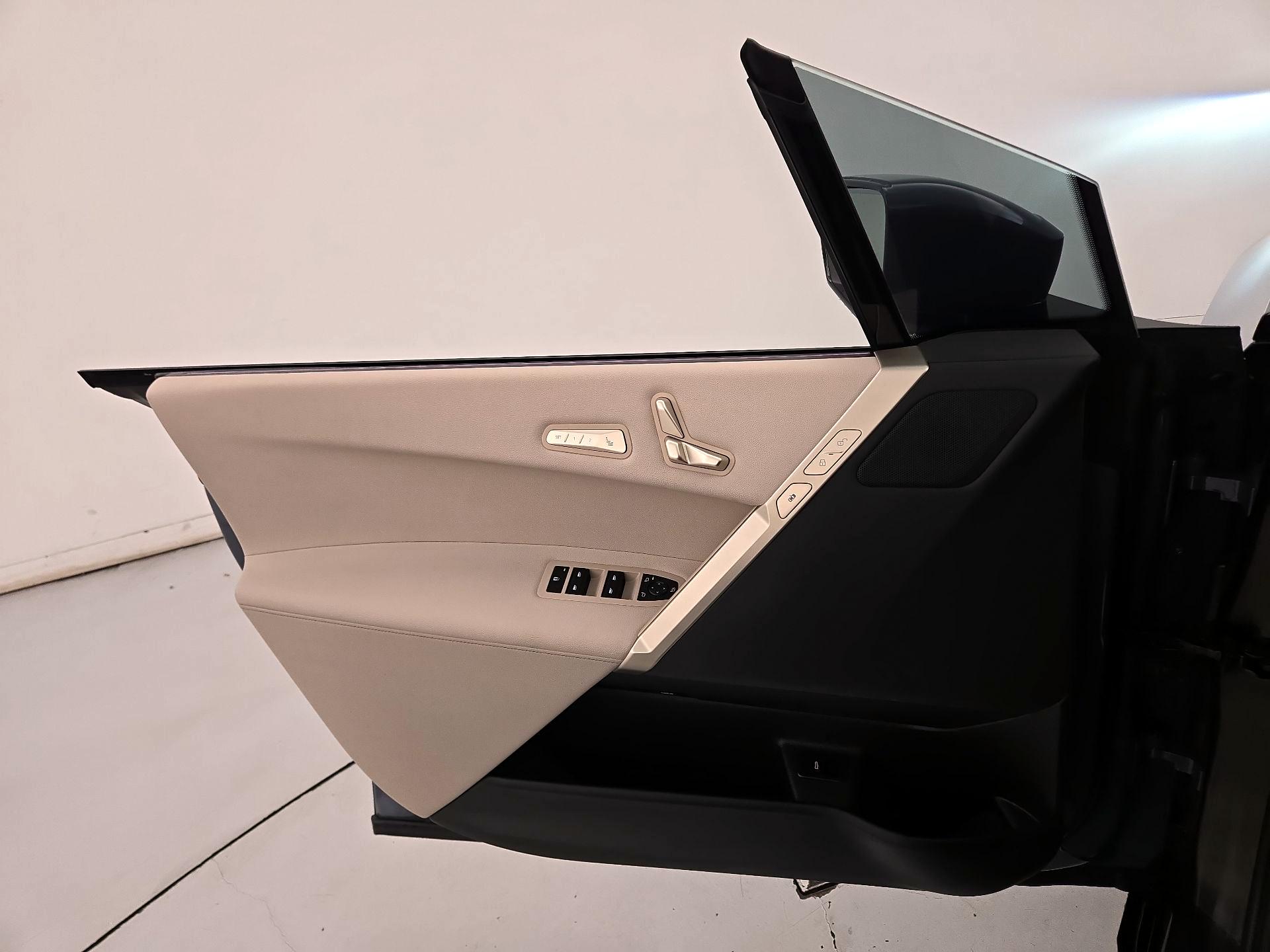 Thumbnail: 2023 BMW iX - 12