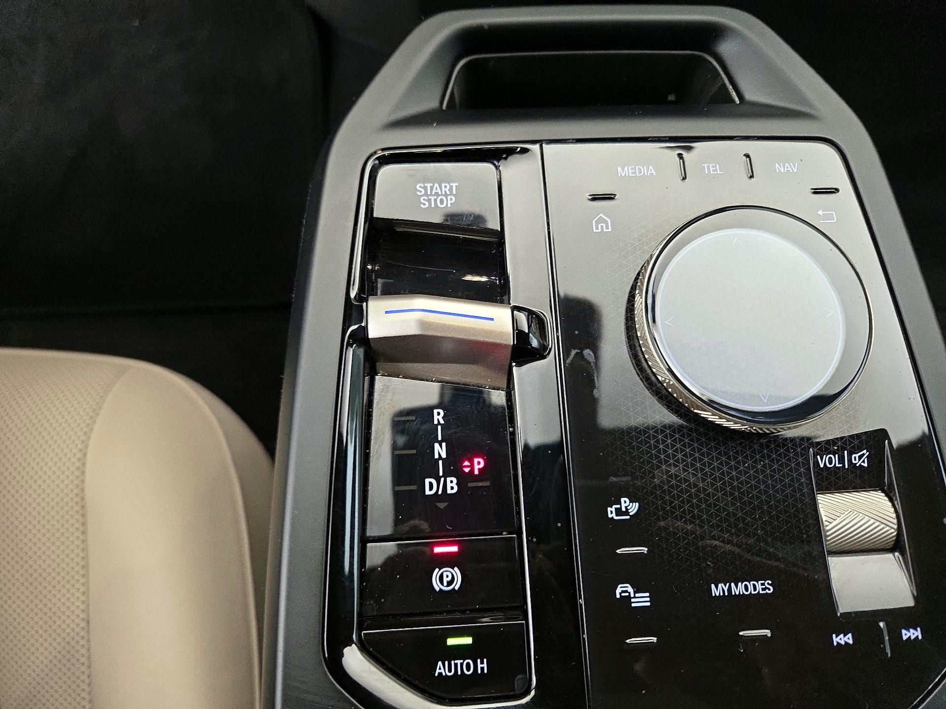 Thumbnail: 2023 BMW iX - 18