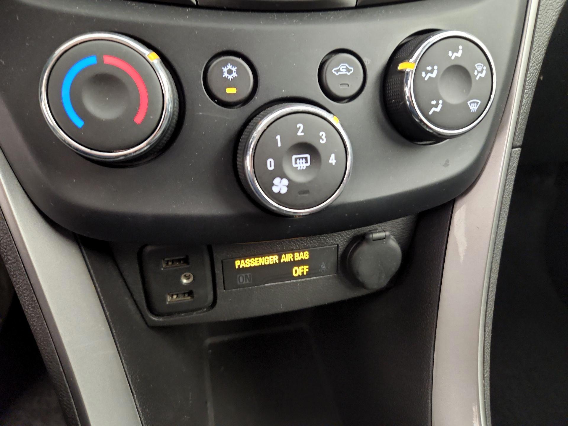 Thumbnail: 2020 Chevrolet Trax - 16