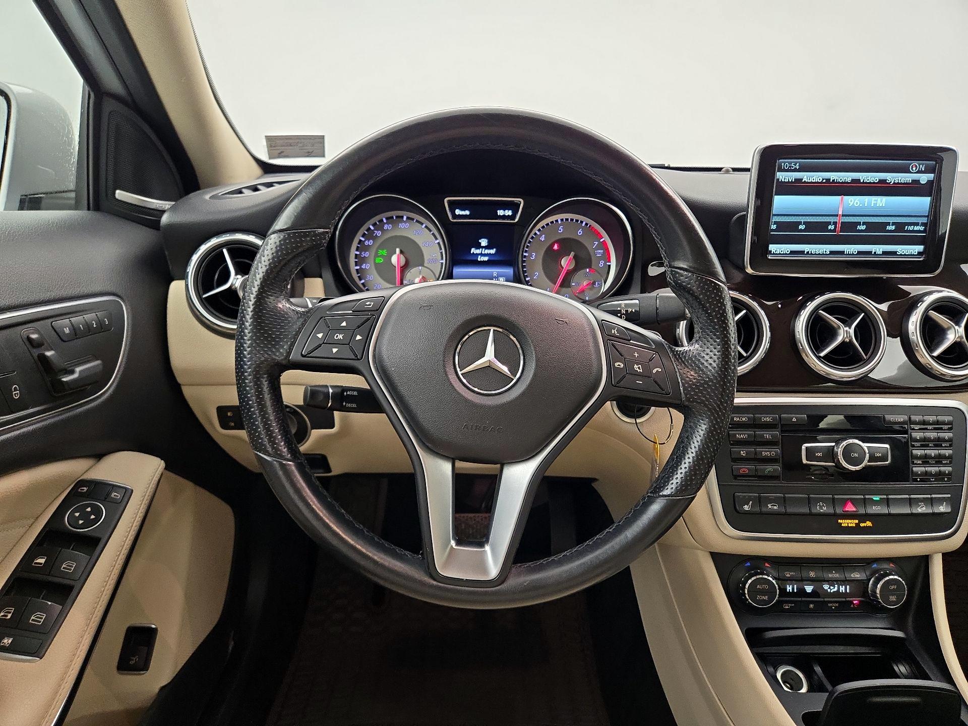 Thumbnail: 2015 Mercedes-Benz GLA - 10