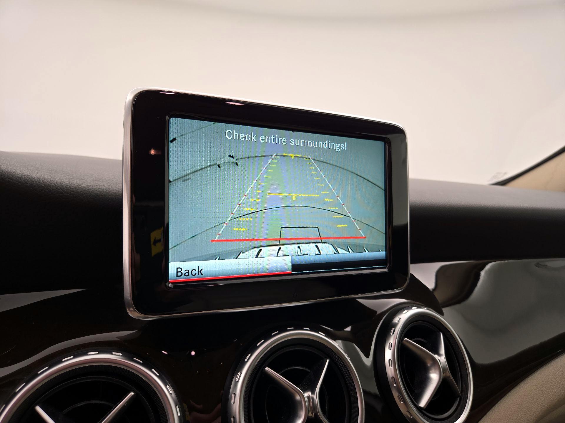 Thumbnail: 2015 Mercedes-Benz GLA - 15