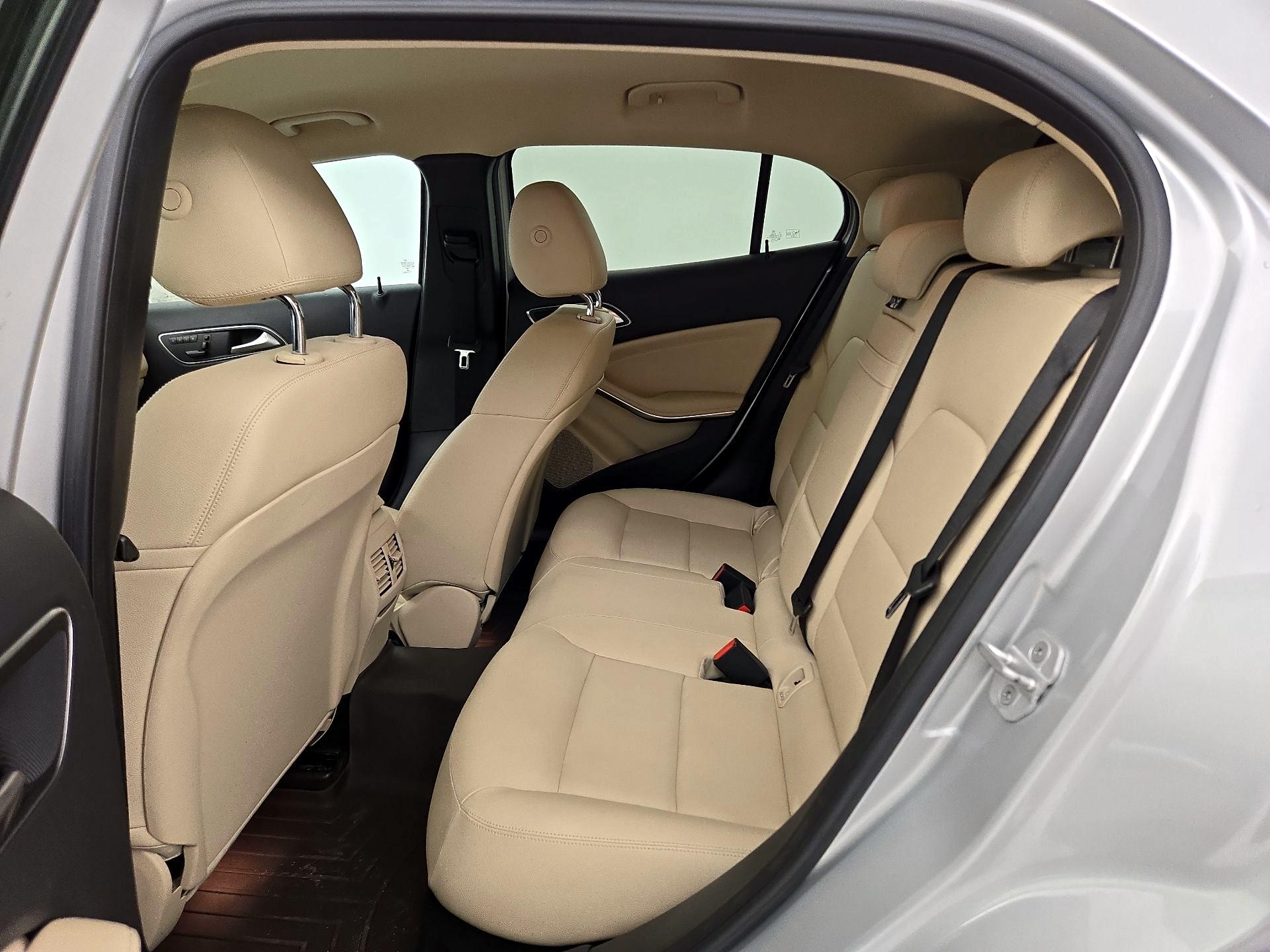 Thumbnail: 2015 Mercedes-Benz GLA - 20