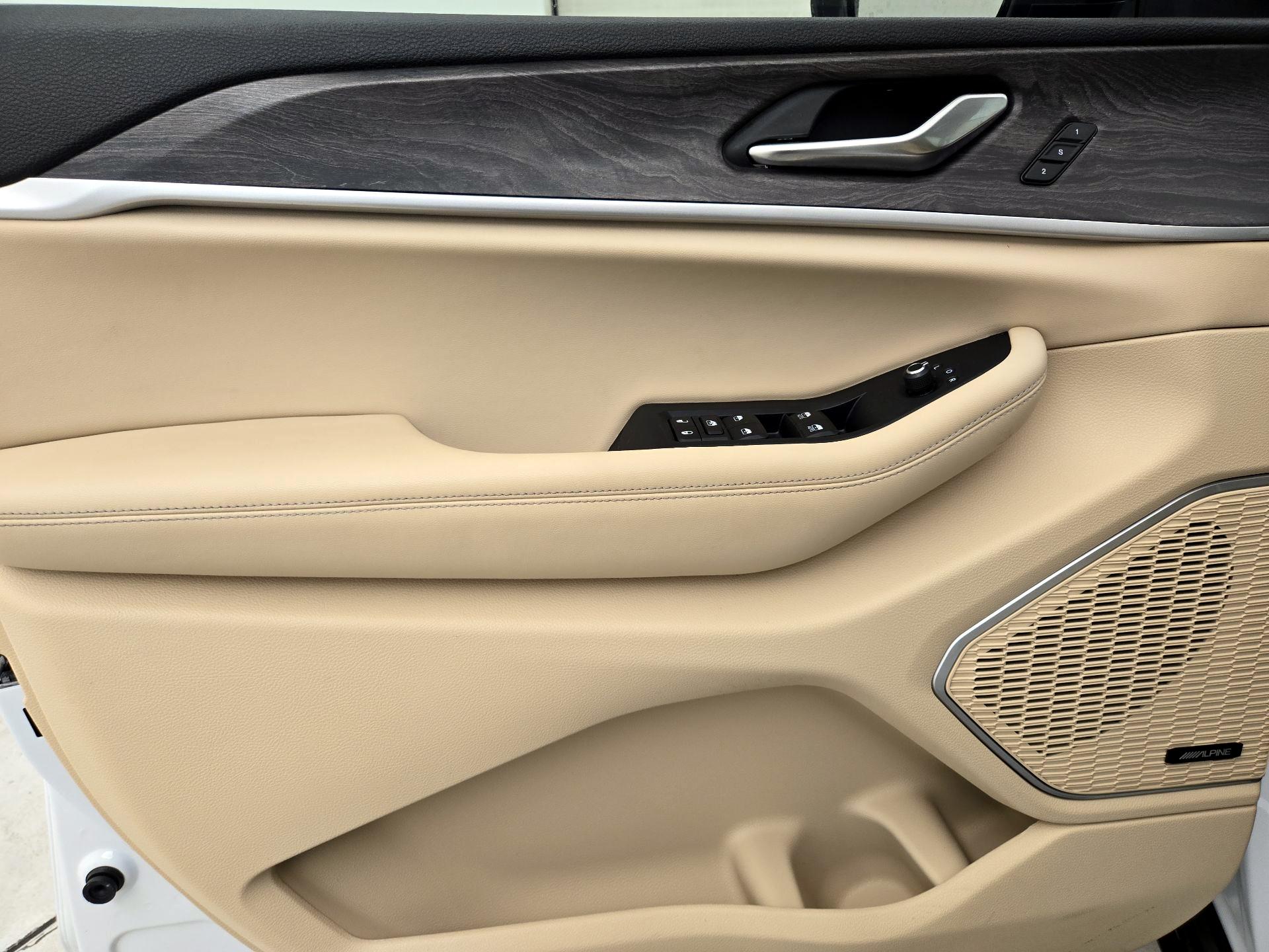 Thumbnail: 2022 Jeep Grand Cherokee - 12