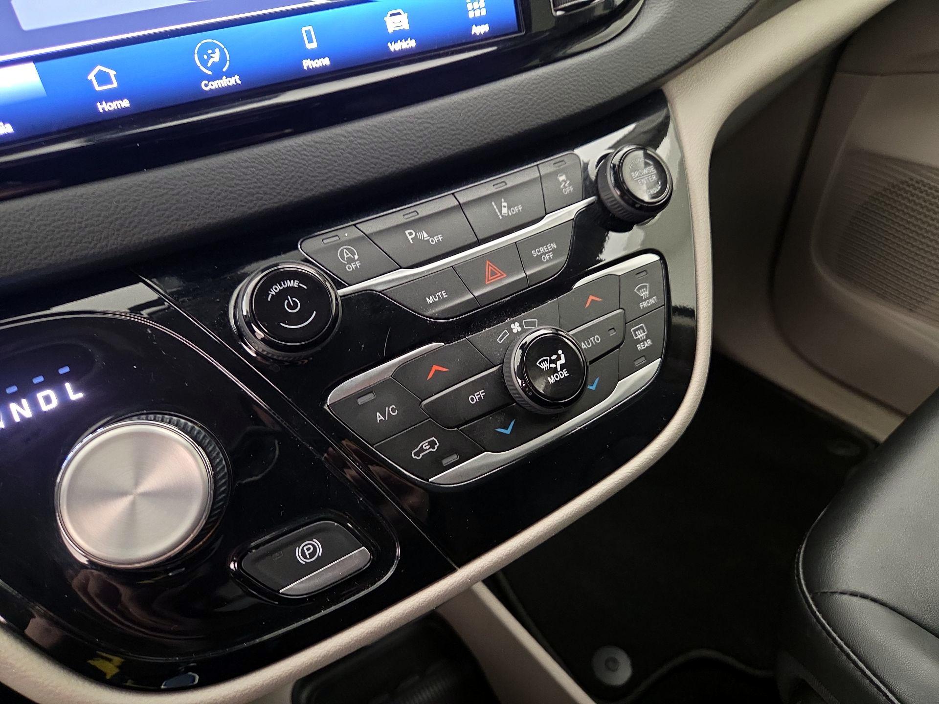 Thumbnail: 2024 Chrysler Pacifica - 16