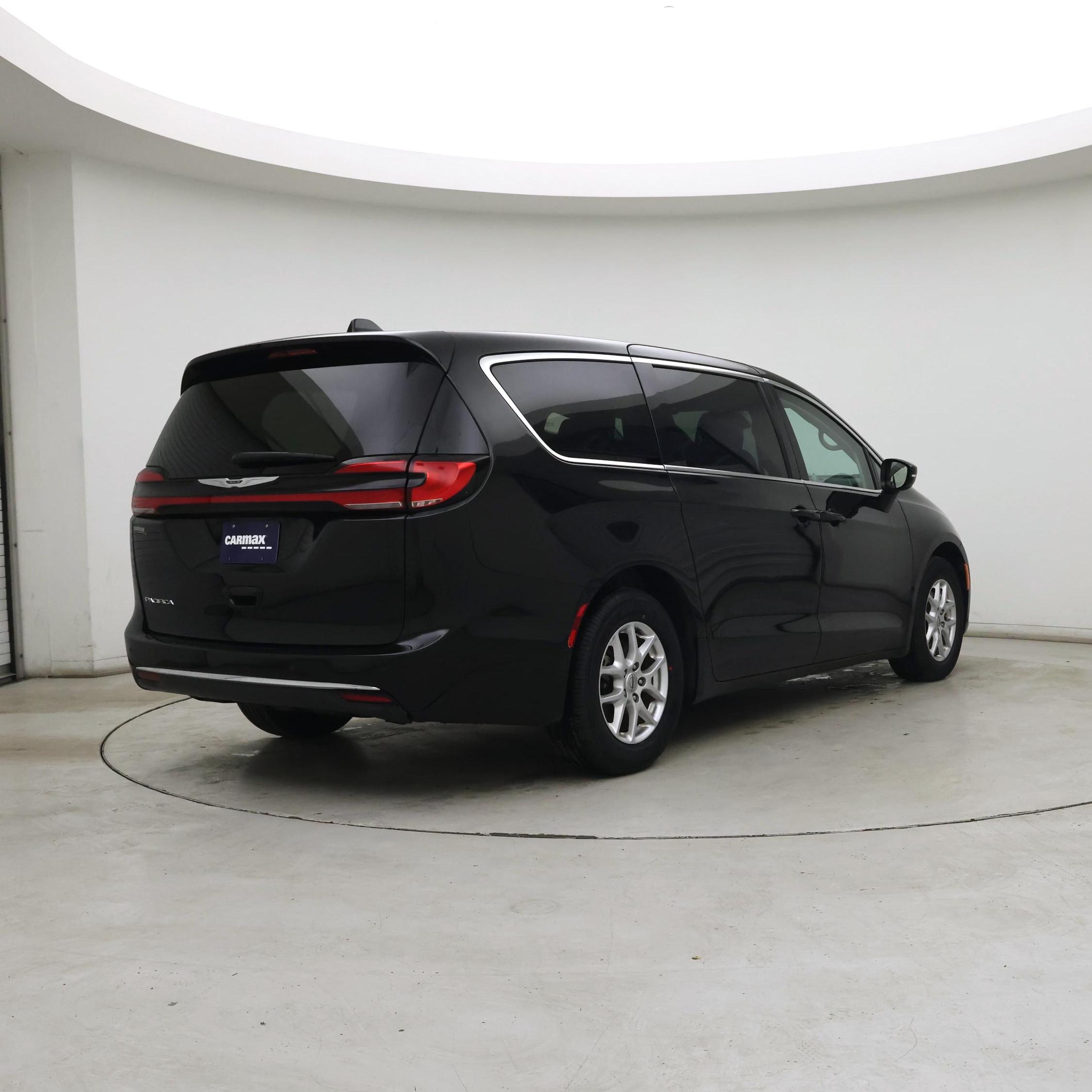 Thumbnail: 2024 Chrysler Pacifica - 8