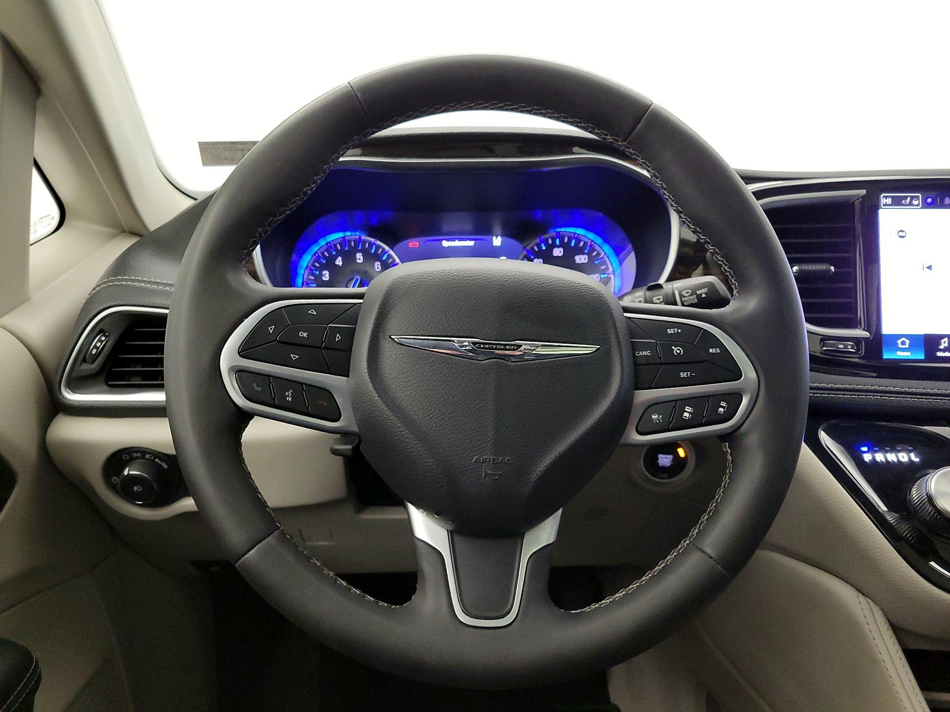 Thumbnail: 2023 Chrysler Pacifica - 10