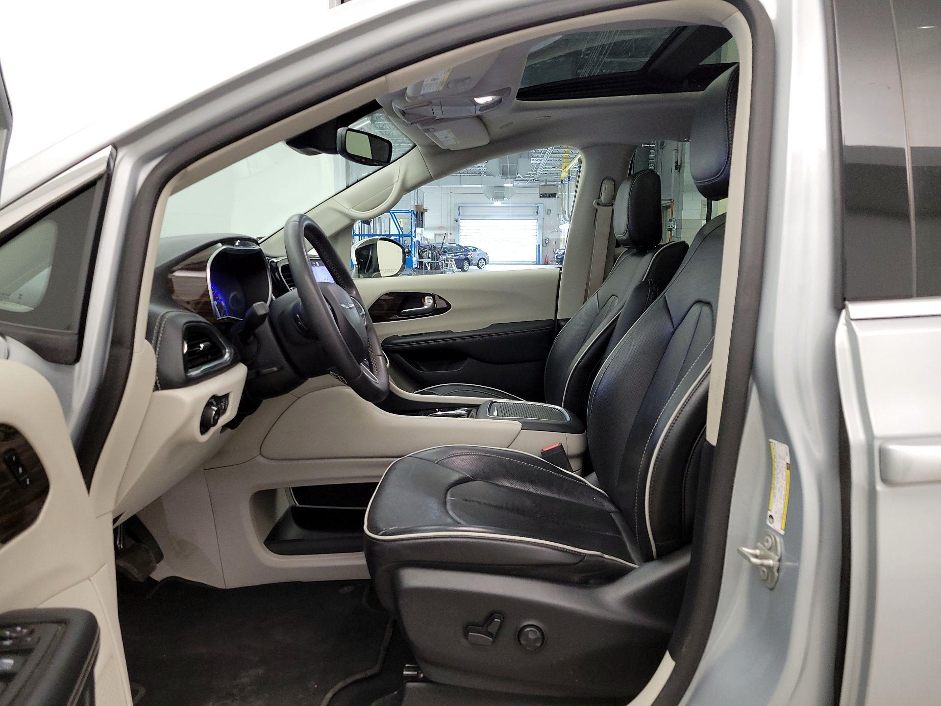 Thumbnail: 2023 Chrysler Pacifica - 11