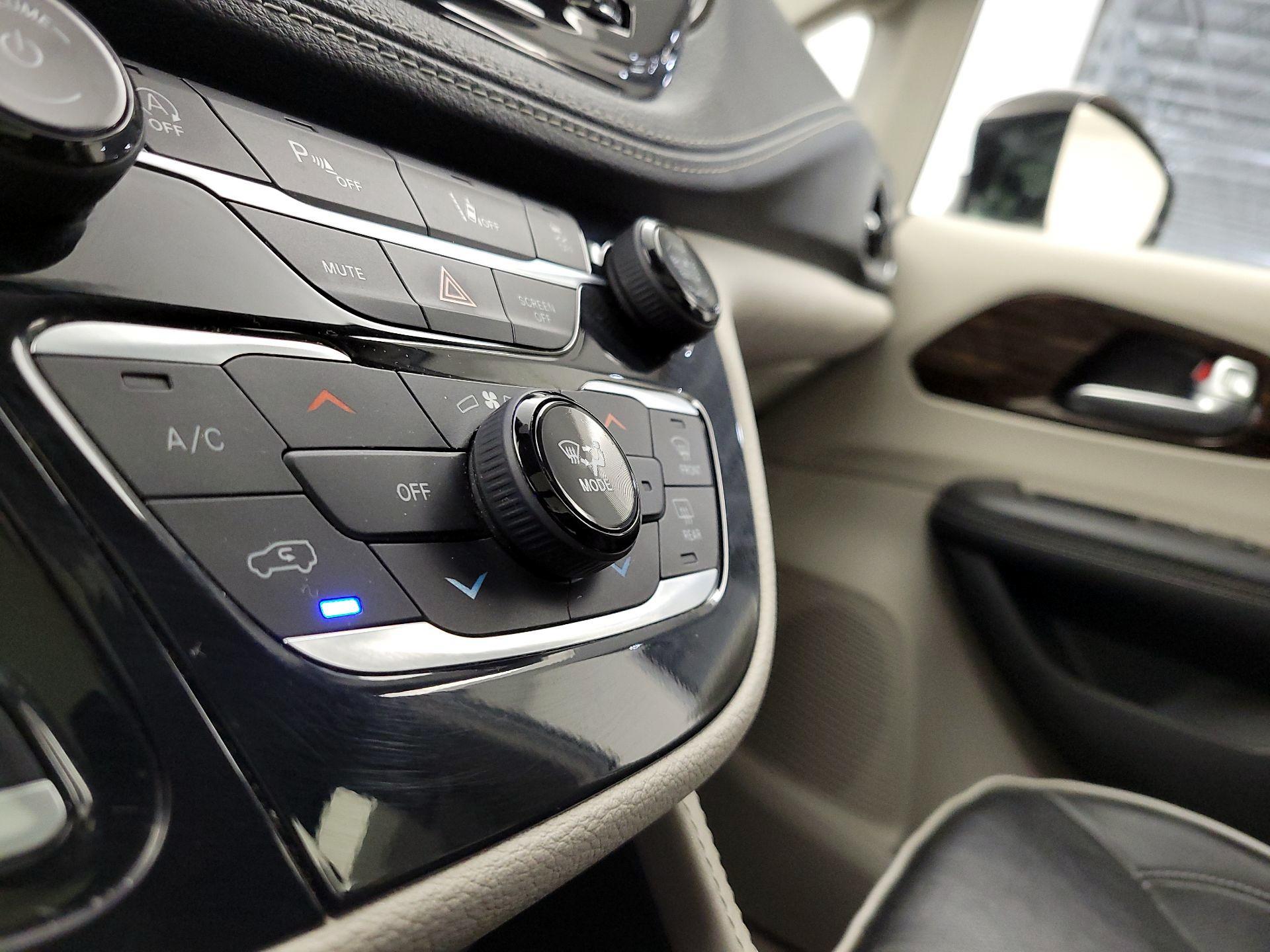 Thumbnail: 2023 Chrysler Pacifica - 17