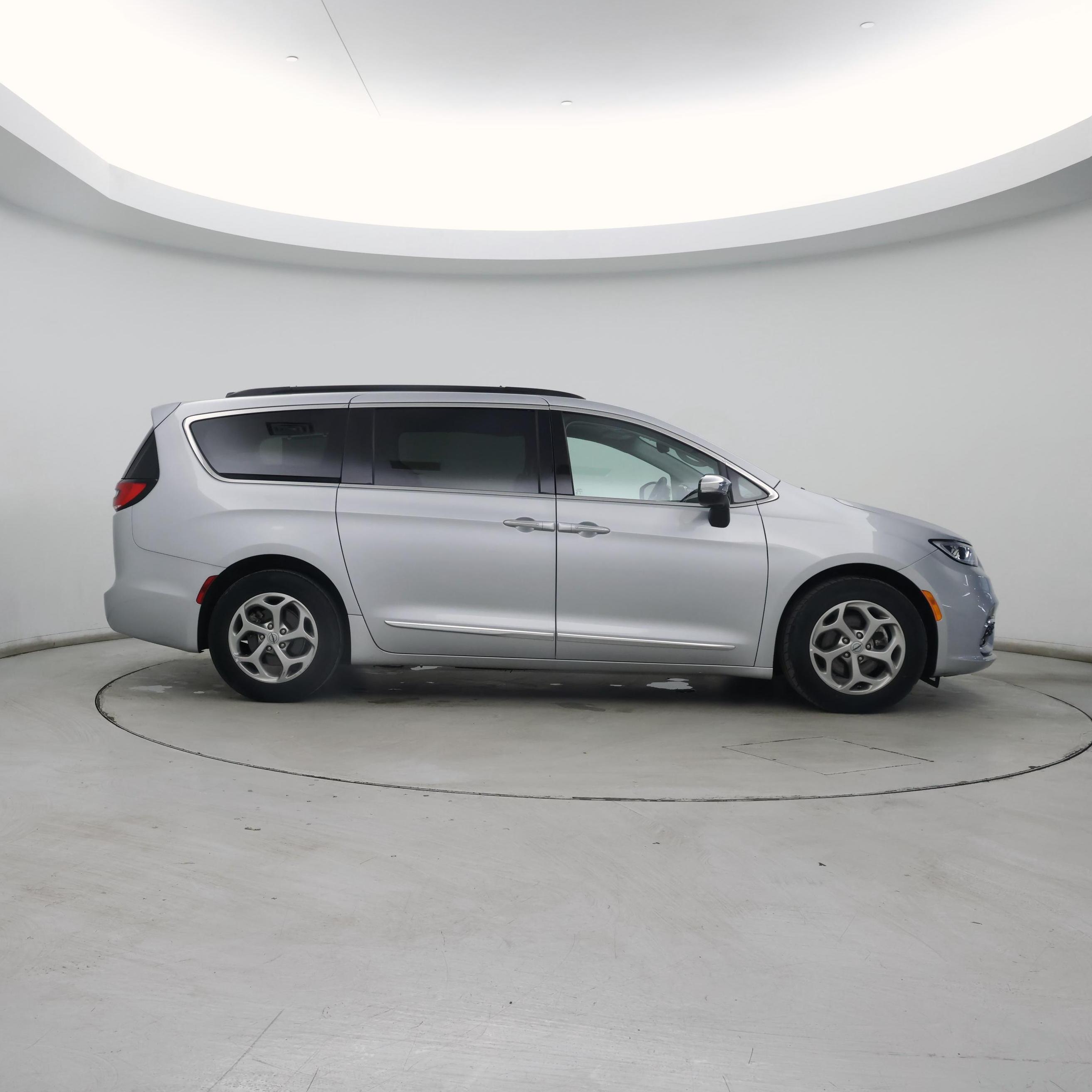 Thumbnail: 2023 Chrysler Pacifica - 7