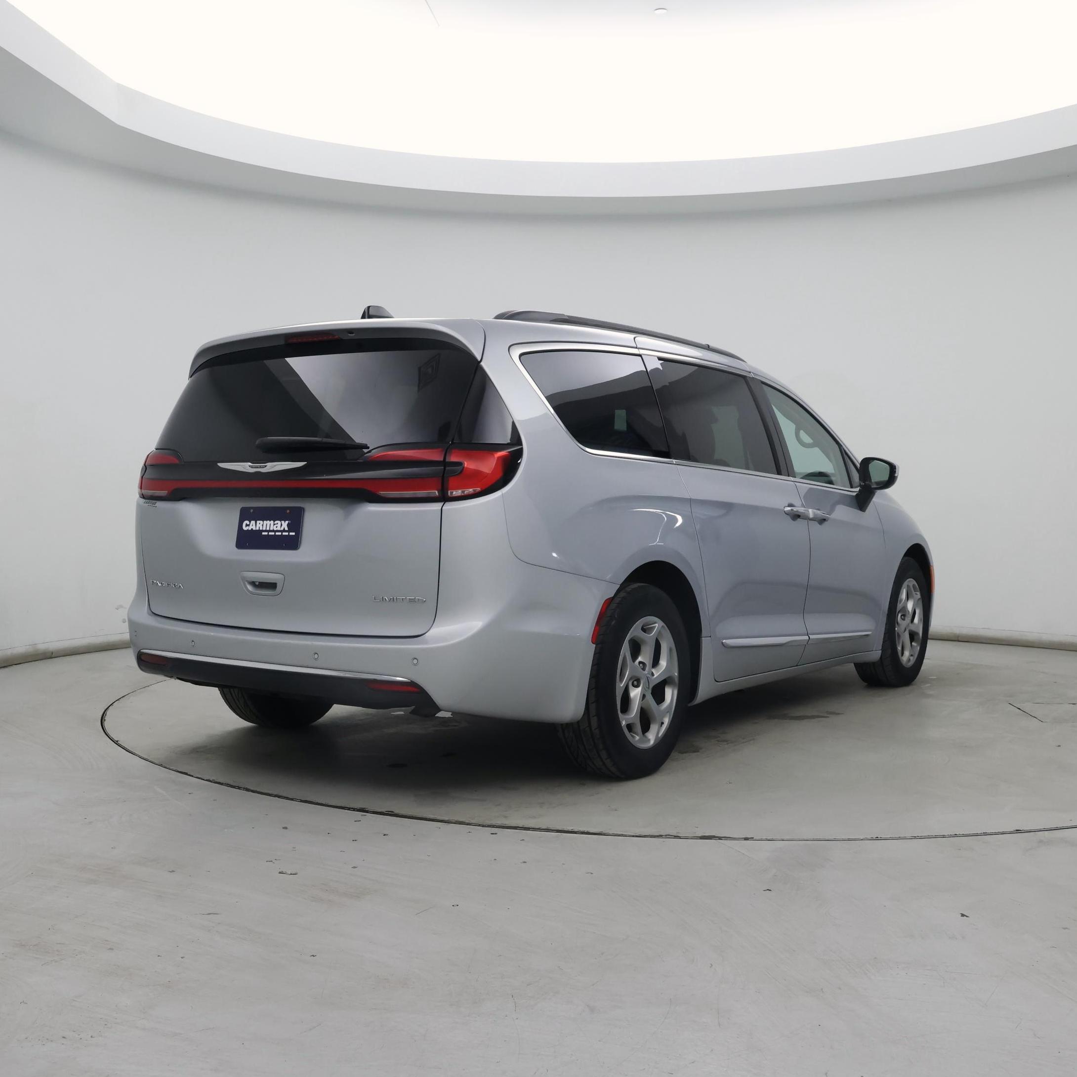 Thumbnail: 2023 Chrysler Pacifica - 8