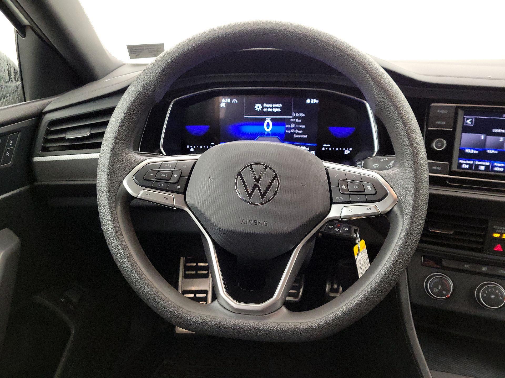 Thumbnail: 2023 Volkswagen Jetta - 10