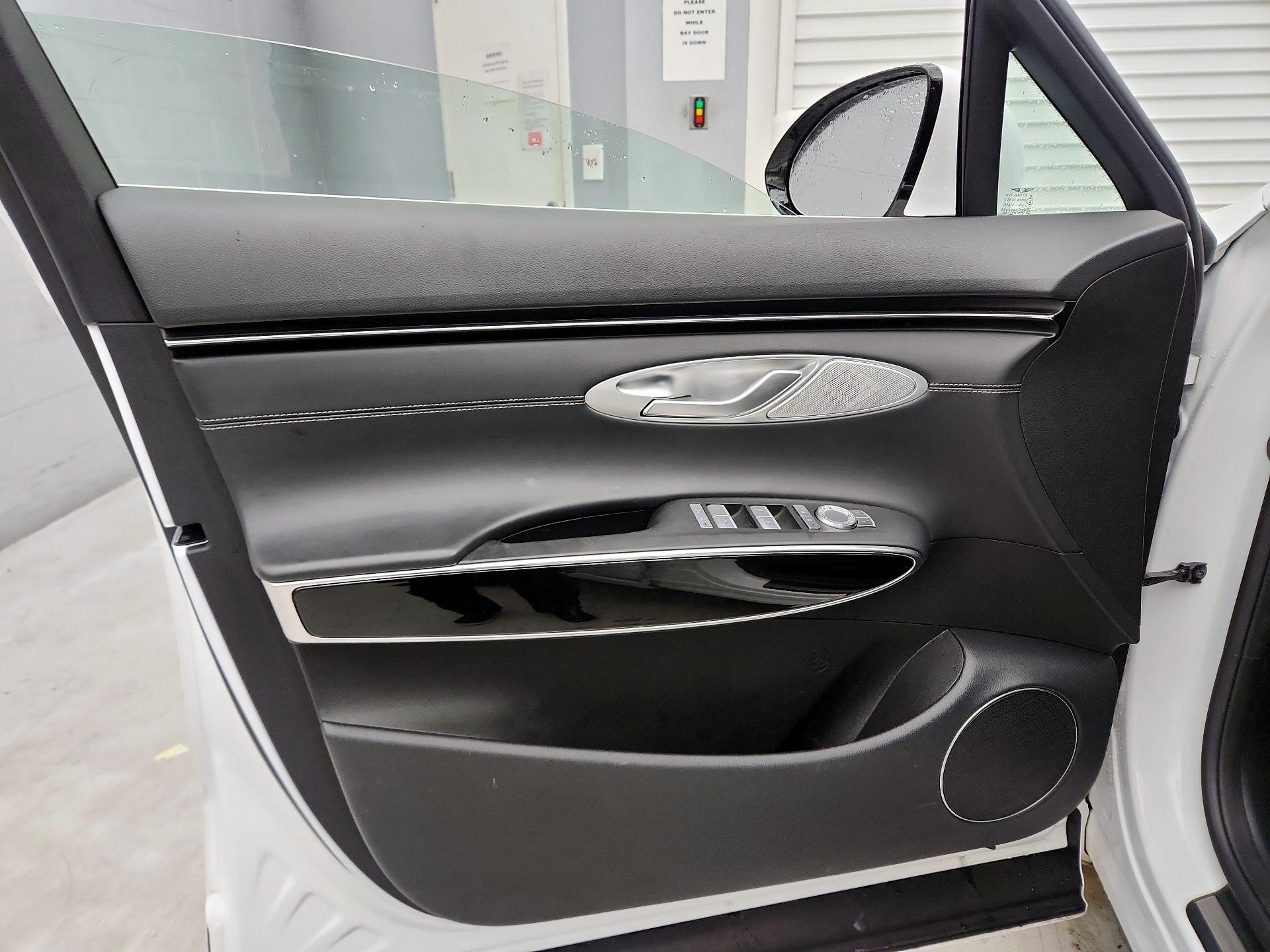 Thumbnail: 2025 Genesis GV70 - 12