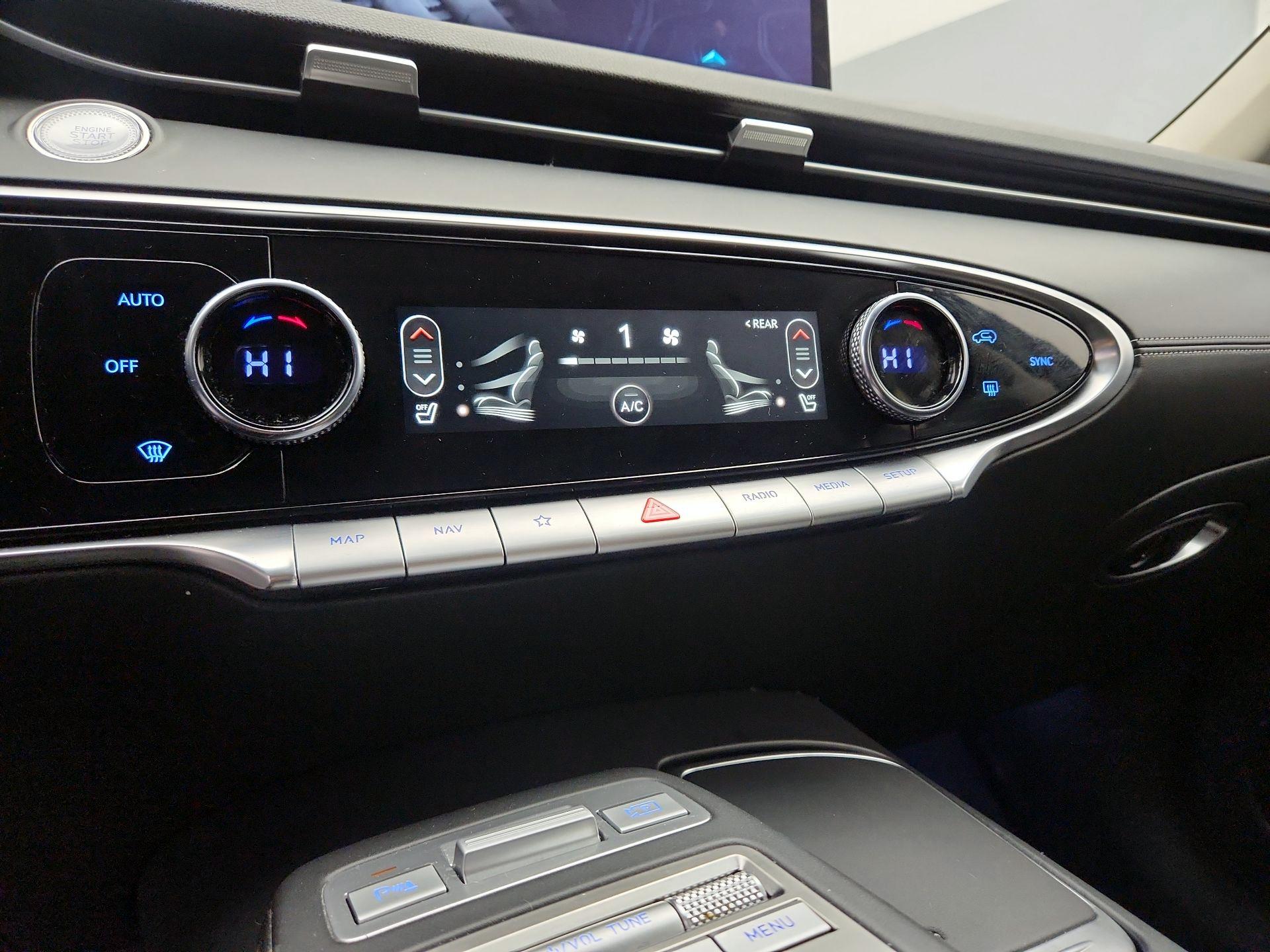 Thumbnail: 2025 Genesis GV70 - 17