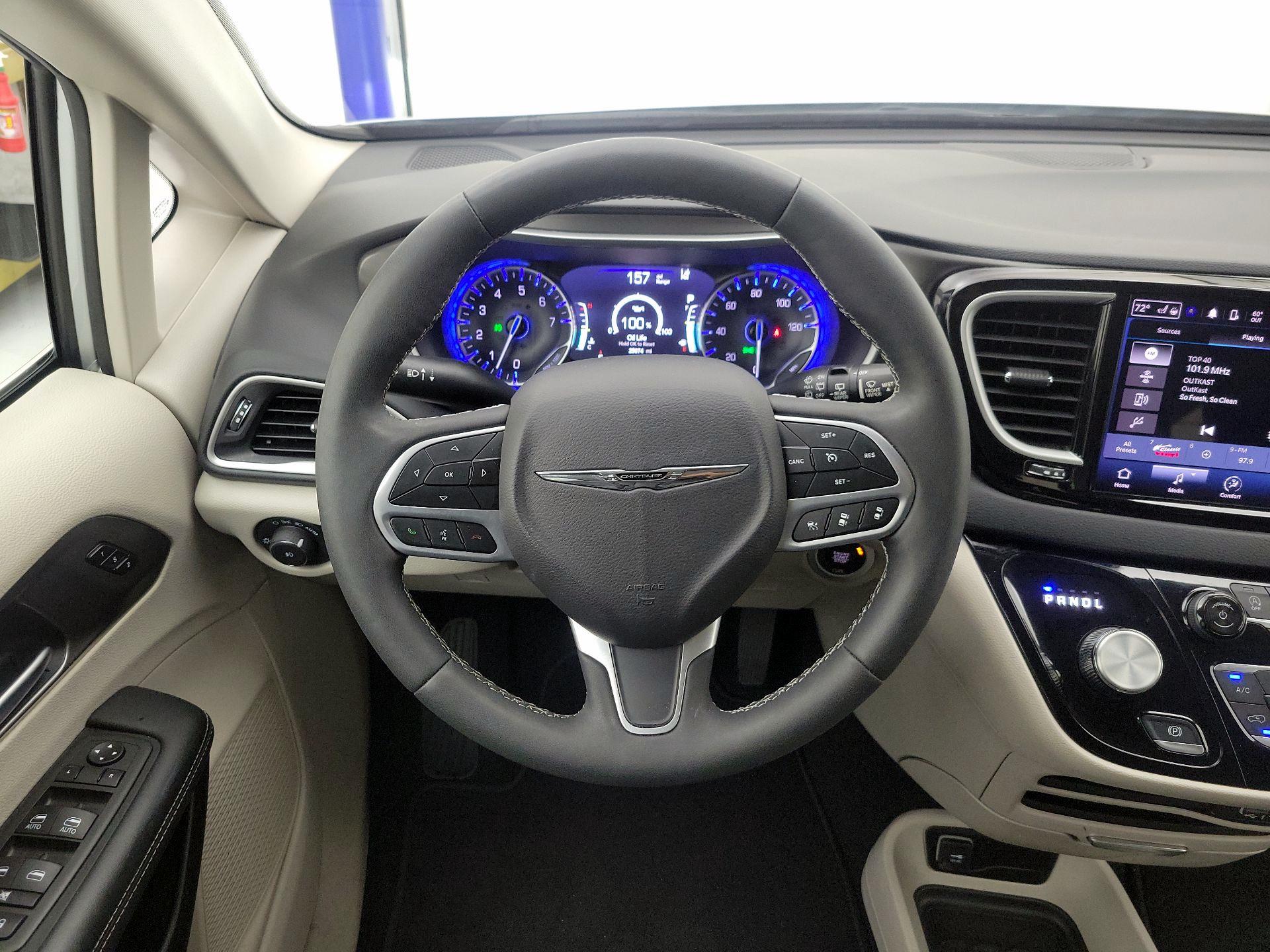 Thumbnail: 2024 Chrysler Pacifica - 10