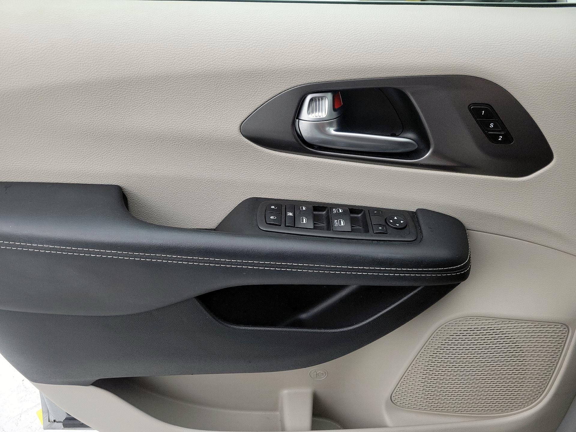 Thumbnail: 2024 Chrysler Pacifica - 12