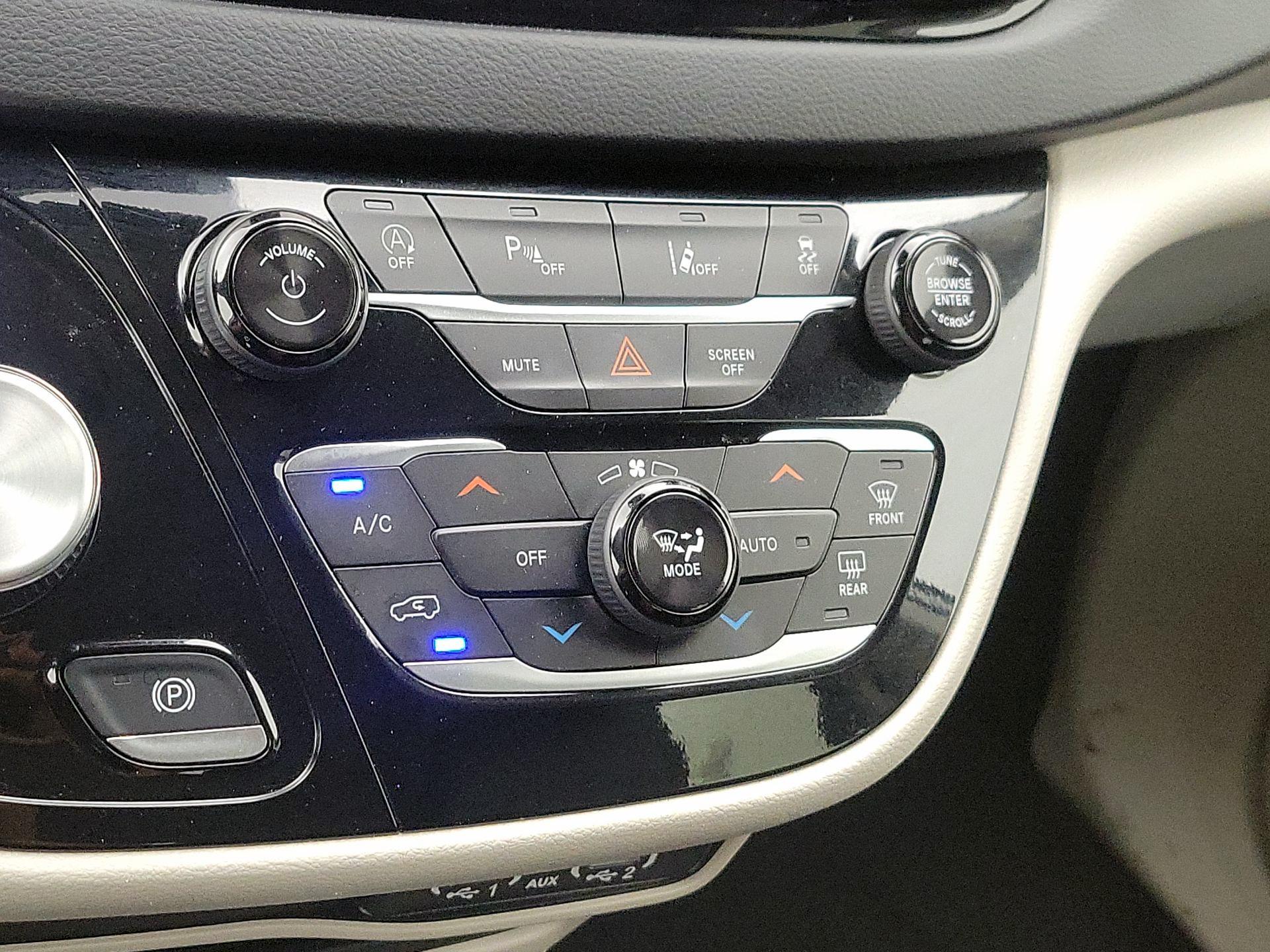 Thumbnail: 2024 Chrysler Pacifica - 16