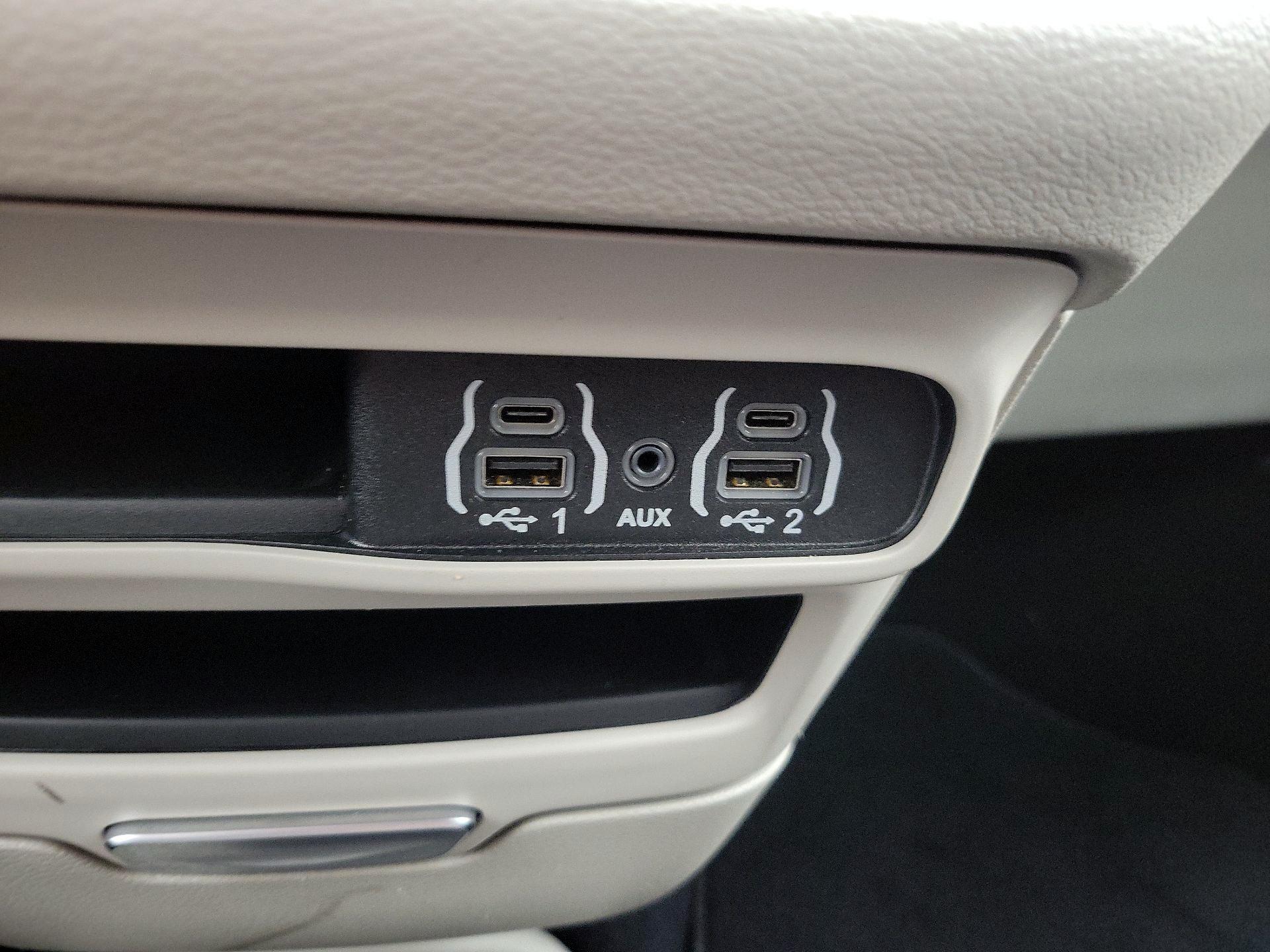 Thumbnail: 2024 Chrysler Pacifica - 18