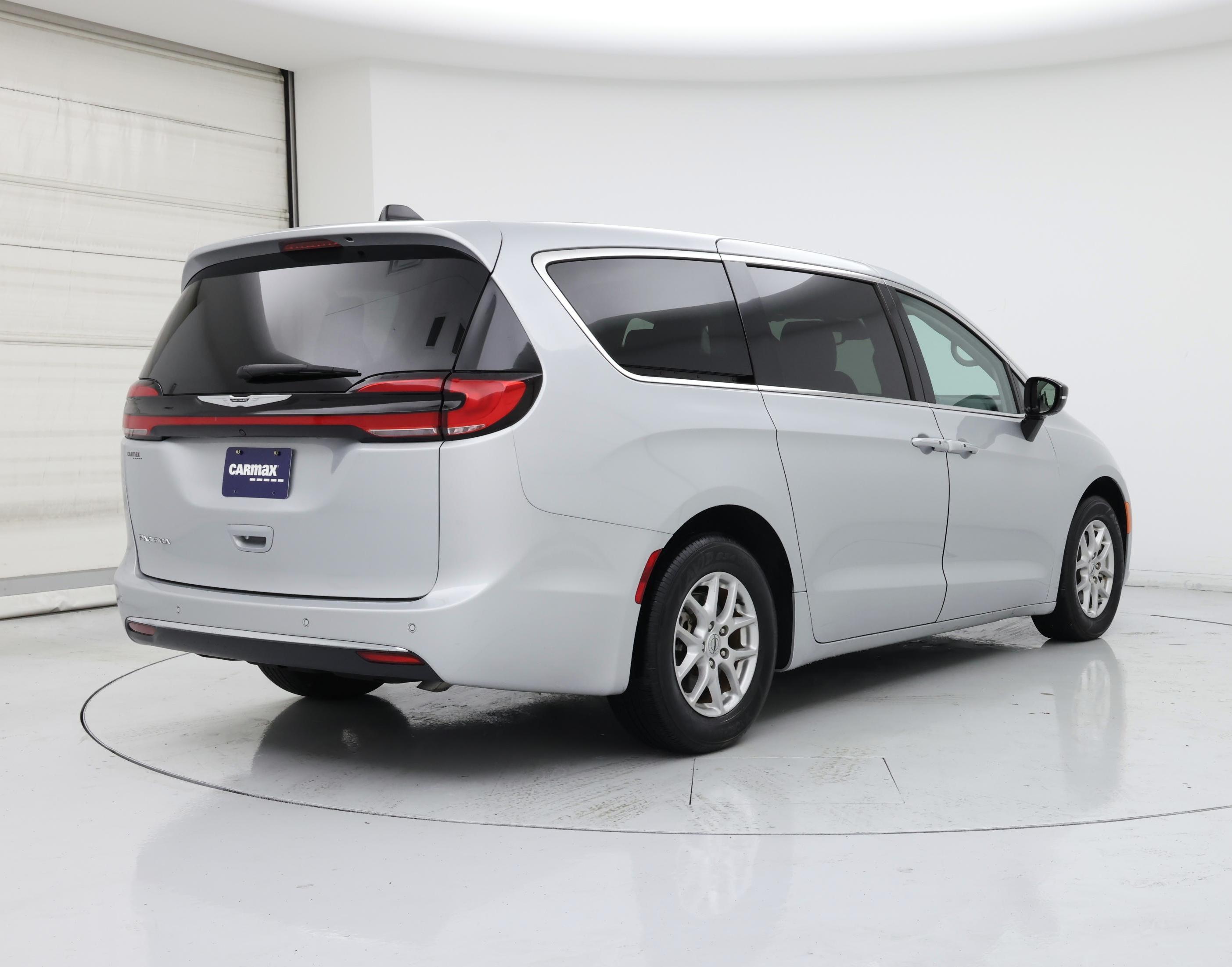 Thumbnail: 2024 Chrysler Pacifica - 8