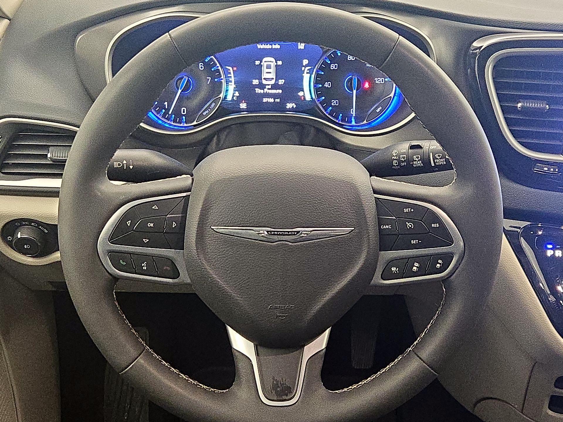 Thumbnail: 2024 Chrysler Pacifica - 10