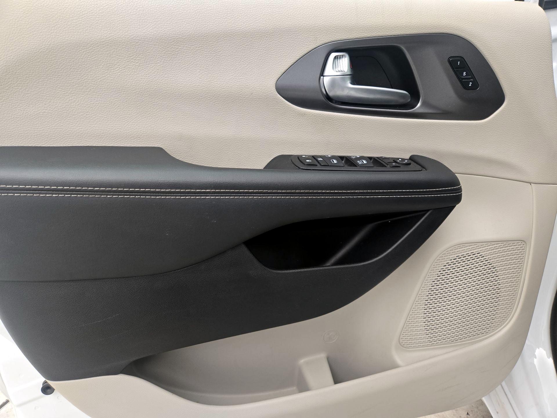 Thumbnail: 2024 Chrysler Pacifica - 12