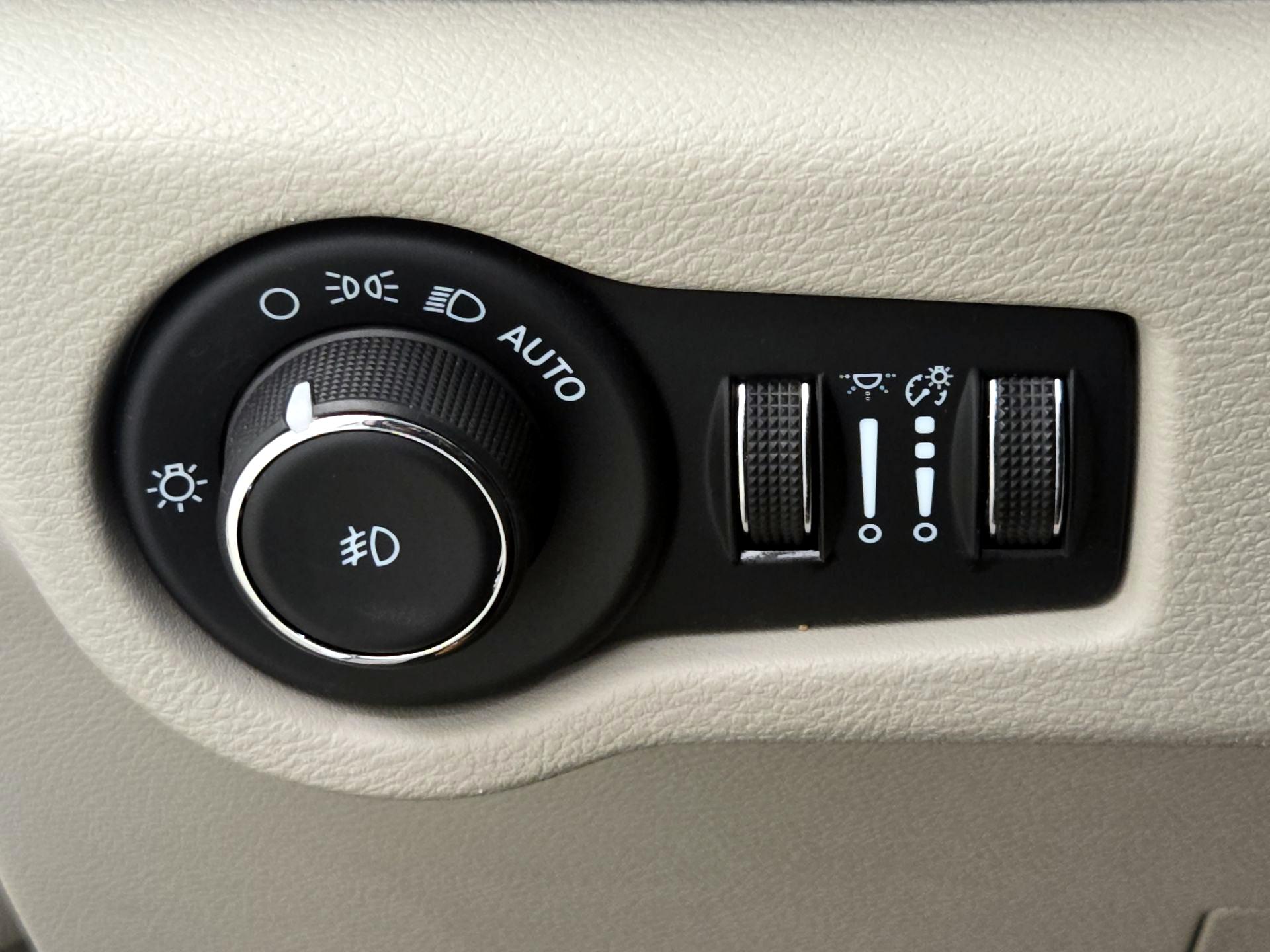 Thumbnail: 2024 Chrysler Pacifica - 13